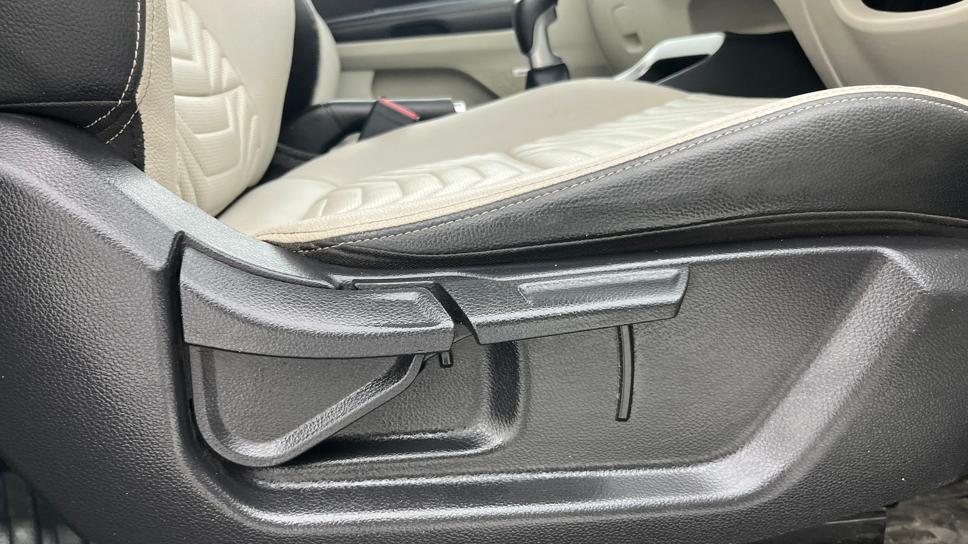 View 2020 Kia Sonet HTX Plus Diesel Image 11 Used 2020 Kia Sonet HTX Plus Diesel Image 11