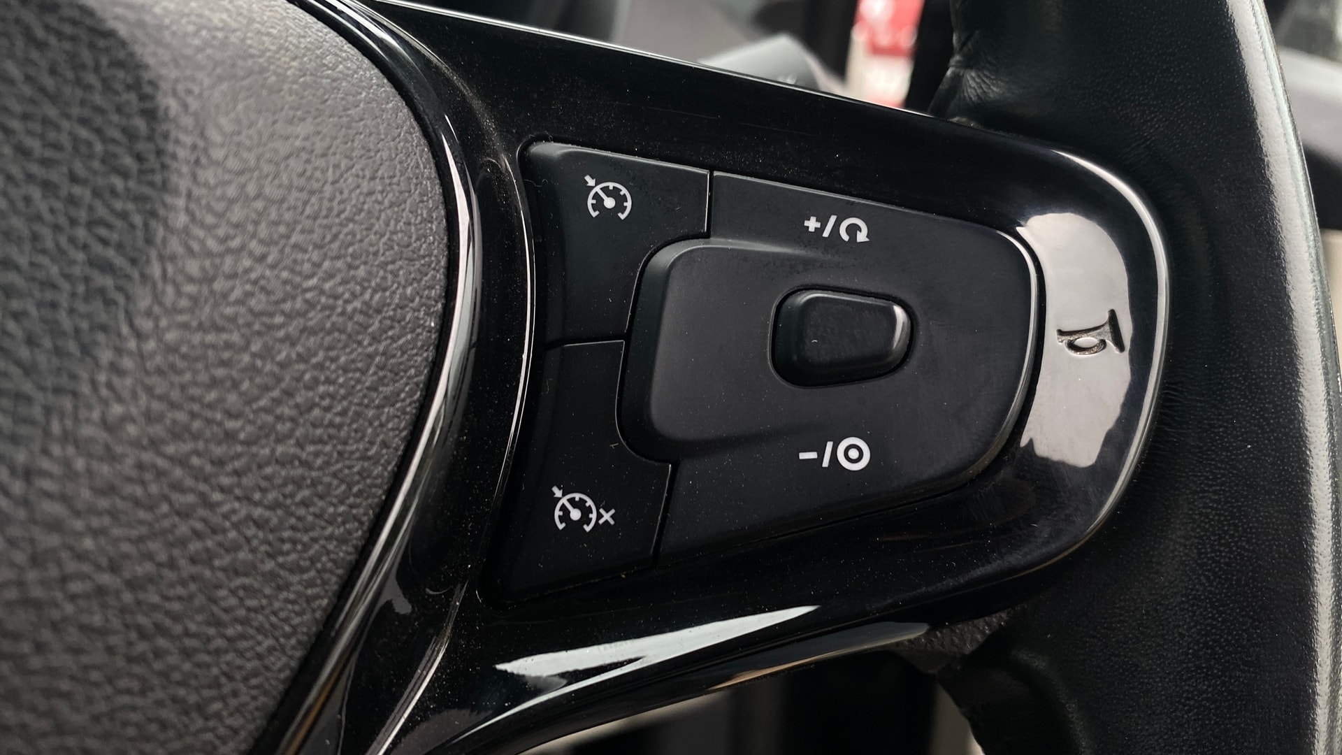 View 2022 Tata Nexon Revotron XE Image 3 Used 2022 Tata Nexon Revotron XE Image 3