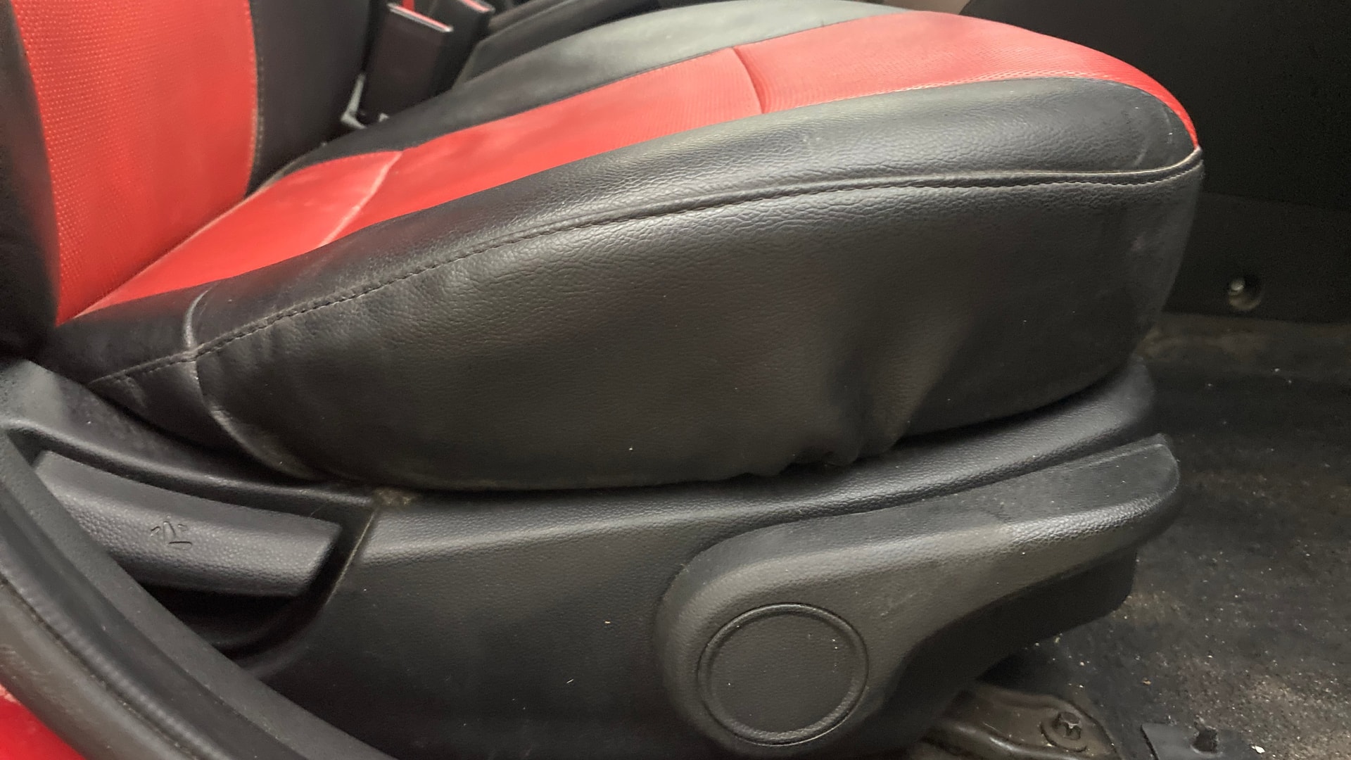 View 2014 Hyundai Xcent SX Petrol (O) Image 18 Used 2014 Hyundai Xcent SX Petrol (O) Image 18