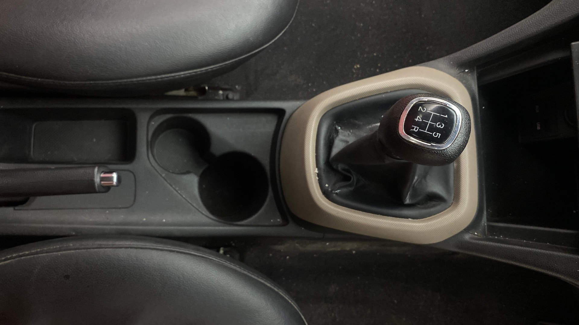 View 2014 Hyundai Xcent SX Petrol (O) Image 39 Used 2014 Hyundai Xcent SX Petrol (O) Image 39