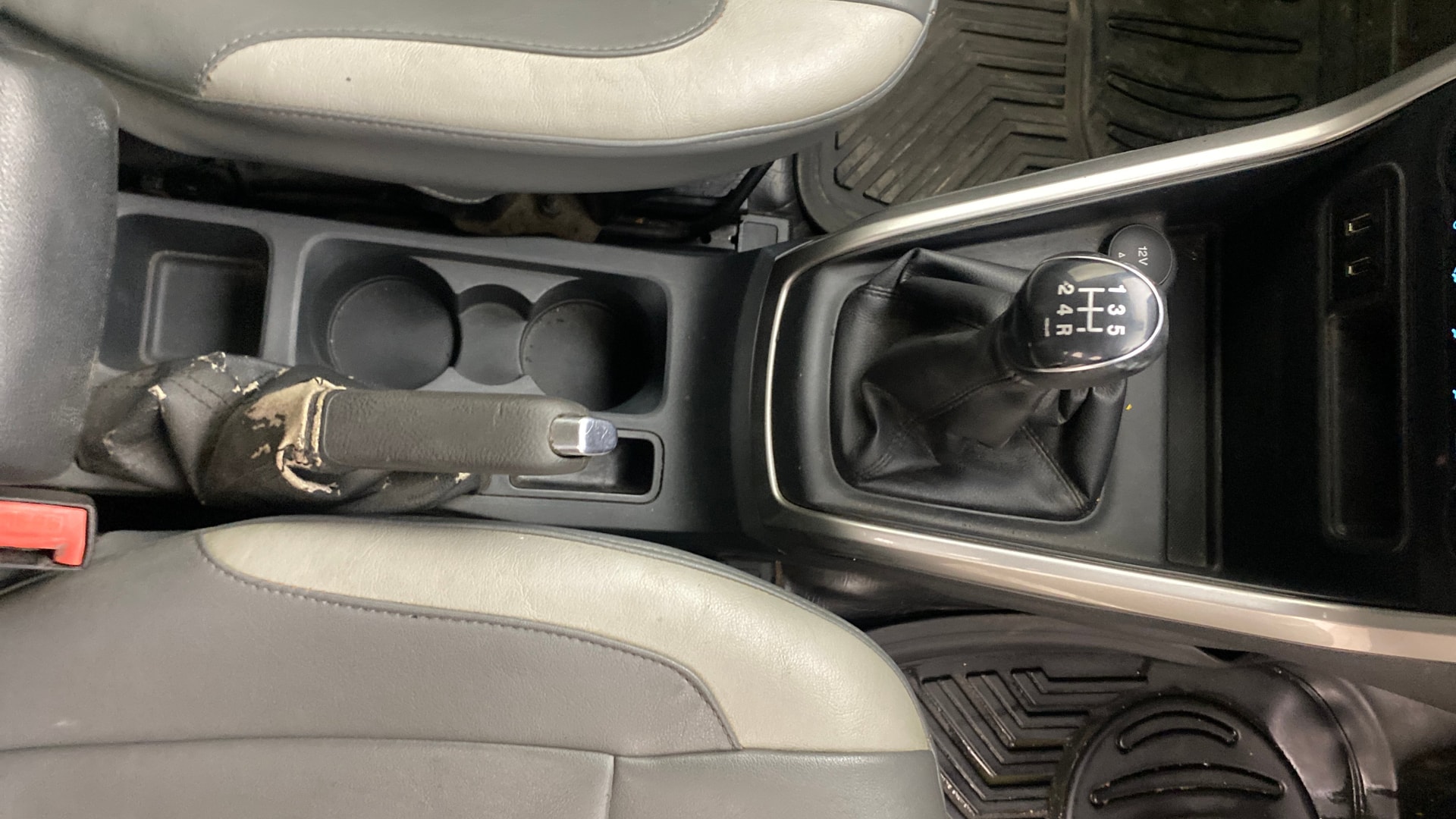 View 2019 Ford EcoSport 1.5 TDCi Diesel Ambiente BS IV Image 39 Used 2019 Ford EcoSport 1.5 TDCi Diesel Ambiente BS IV Image 39