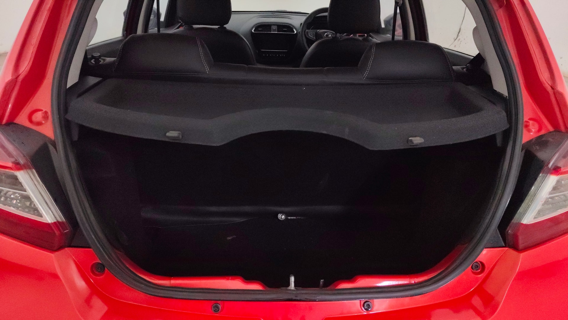View 2020 Tata Tiago Revotorq XB Image 10 Used 2020 Tata Tiago Revotorq XB Image 10