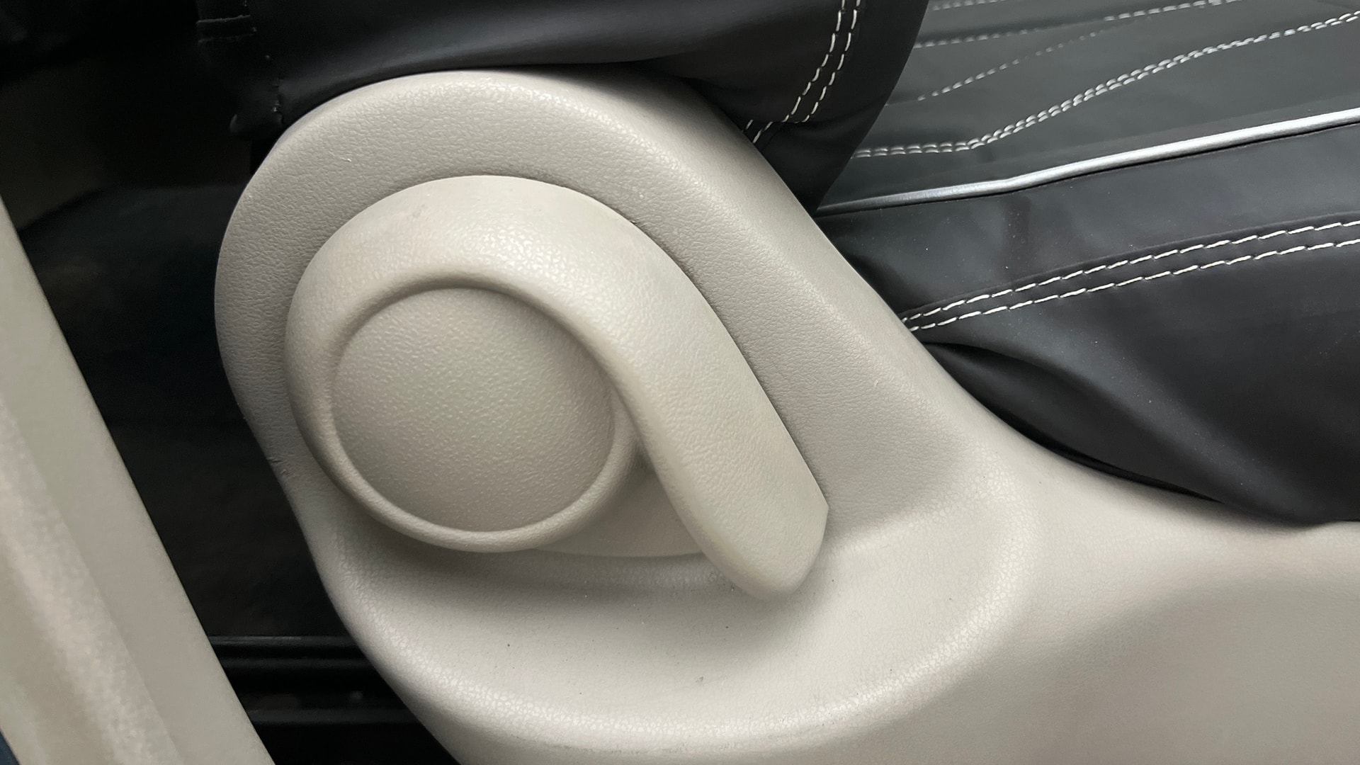 View 2016 Nissan Micra XL (CVT) Image 18 Used 2016 Nissan Micra XL (CVT) Image 18