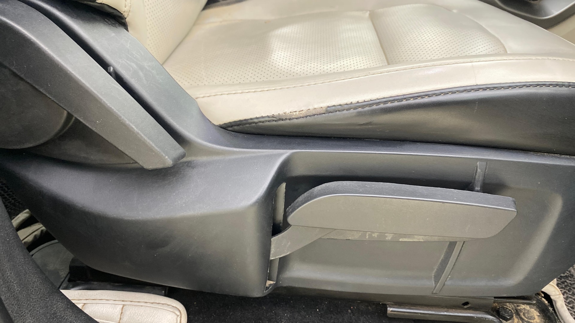 View 2022 Tata Safari XTA Plus Image 12 Used 2022 Tata Safari XTA Plus Image 12