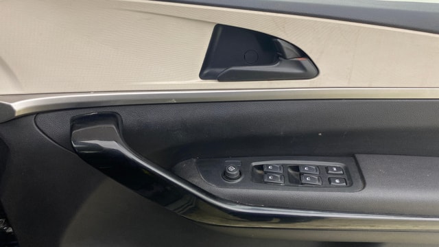 View Mahindra XUV700 Image 34 Used Mahindra XUV700 Image 34