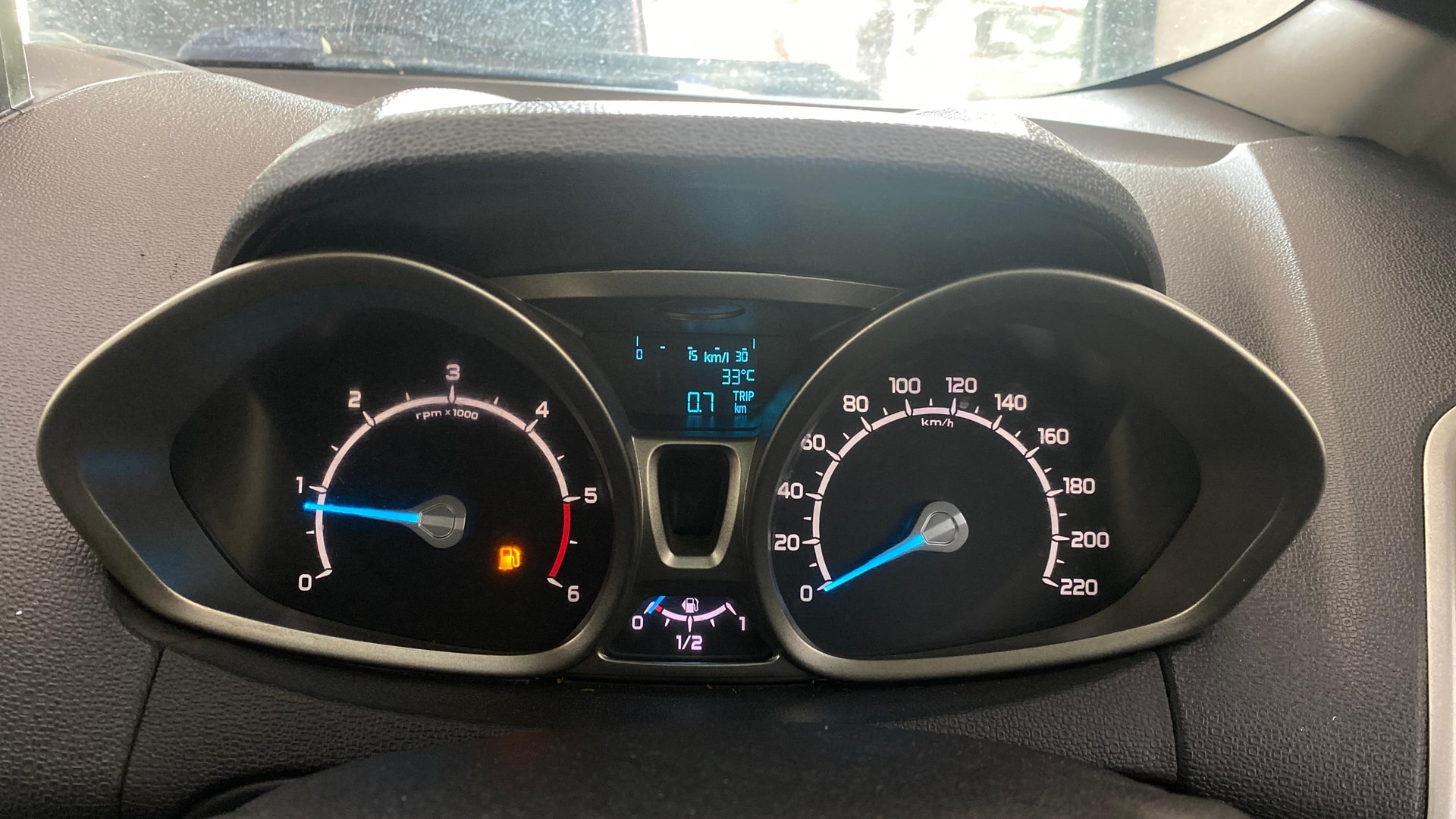 View 2016 Ford EcoSport 1.5 TDCi Diesel Ambiente BS IV Image 33 Used 2016 Ford EcoSport 1.5 TDCi Diesel Ambiente BS IV Image 33