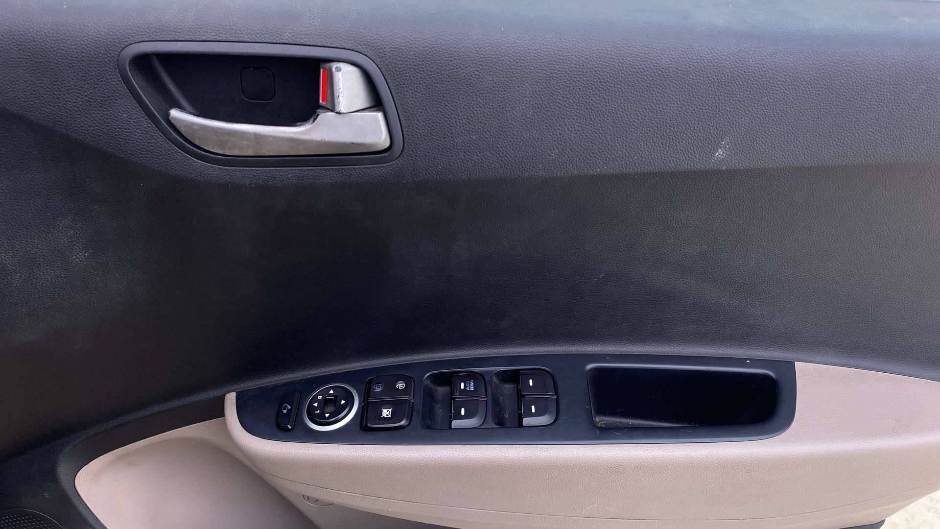 View 2016 Hyundai Grand i10 Sportz 1.2 Kappa Image 32 Used 2016 Hyundai Grand i10 Sportz 1.2 Kappa Image 32