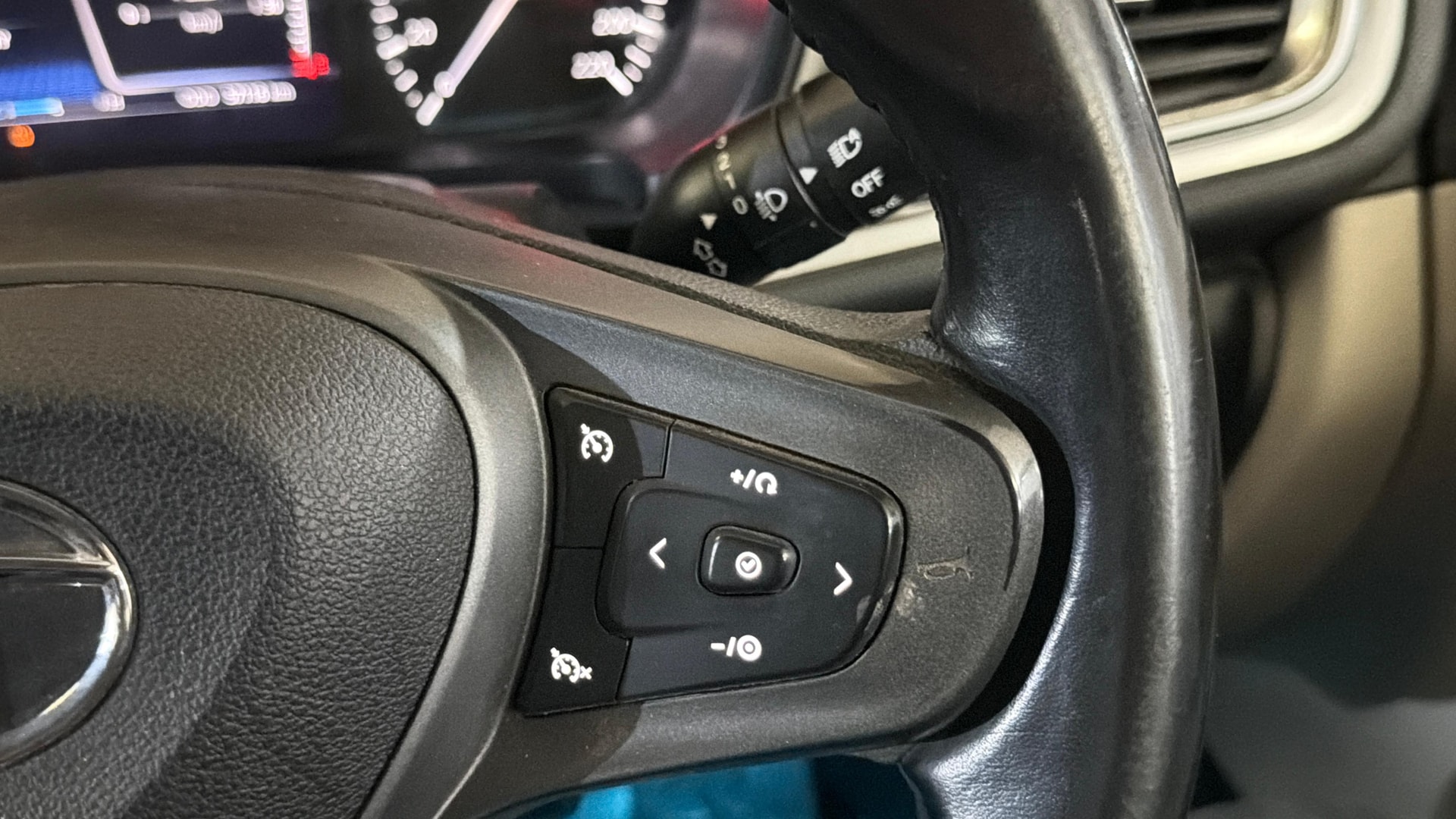 View 2022 Tata Altroz XZ Plus Petrol Image 3 Used 2022 Tata Altroz XZ Plus Petrol Image 3