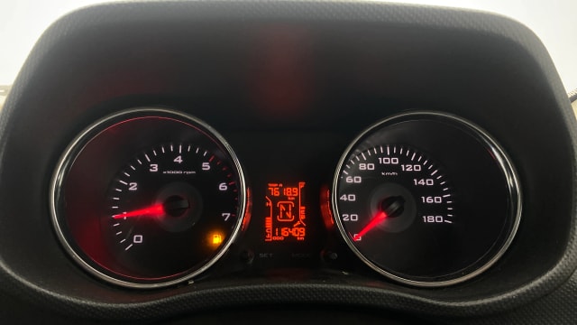 View Mahindra TUV300 Image 35 Used Mahindra TUV300 Image 35