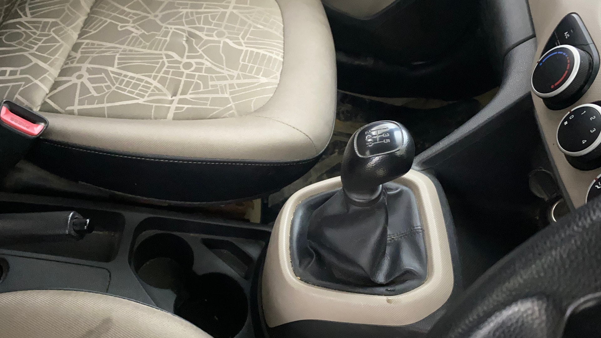 View 2016 Hyundai Xcent Base Petrol Image 37 Used 2016 Hyundai Xcent Base Petrol Image 37