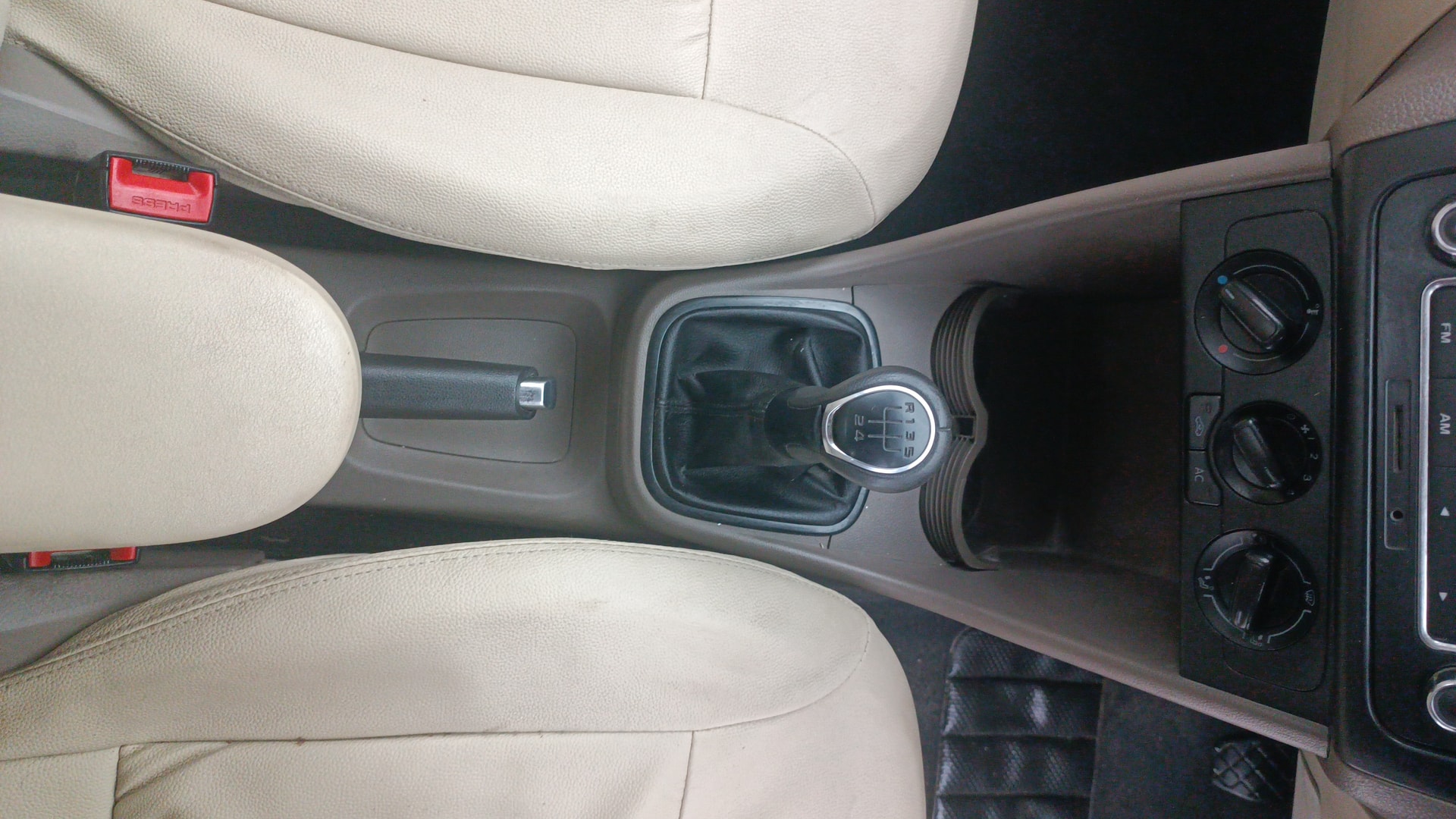 View 2013 Skoda Rapid 1.6 MPI Ambition Petrol BS IV Image 38 Used 2013 Skoda Rapid 1.6 MPI Ambition Petrol BS IV Image 38