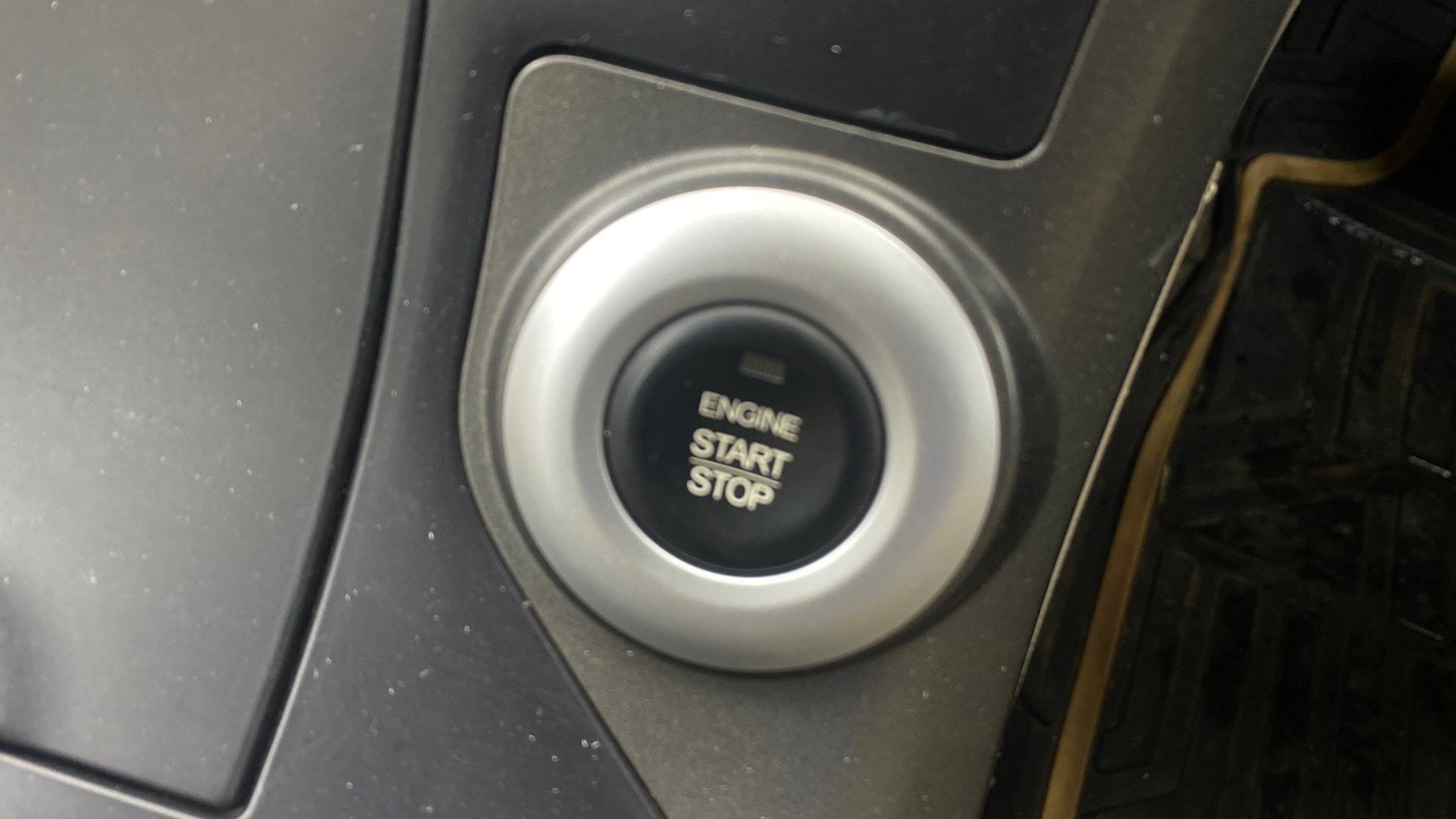 View 2017 Mahindra XUV500 W10 FWD AT Image 40 Used 2017 Mahindra XUV500 W10 FWD AT Image 40