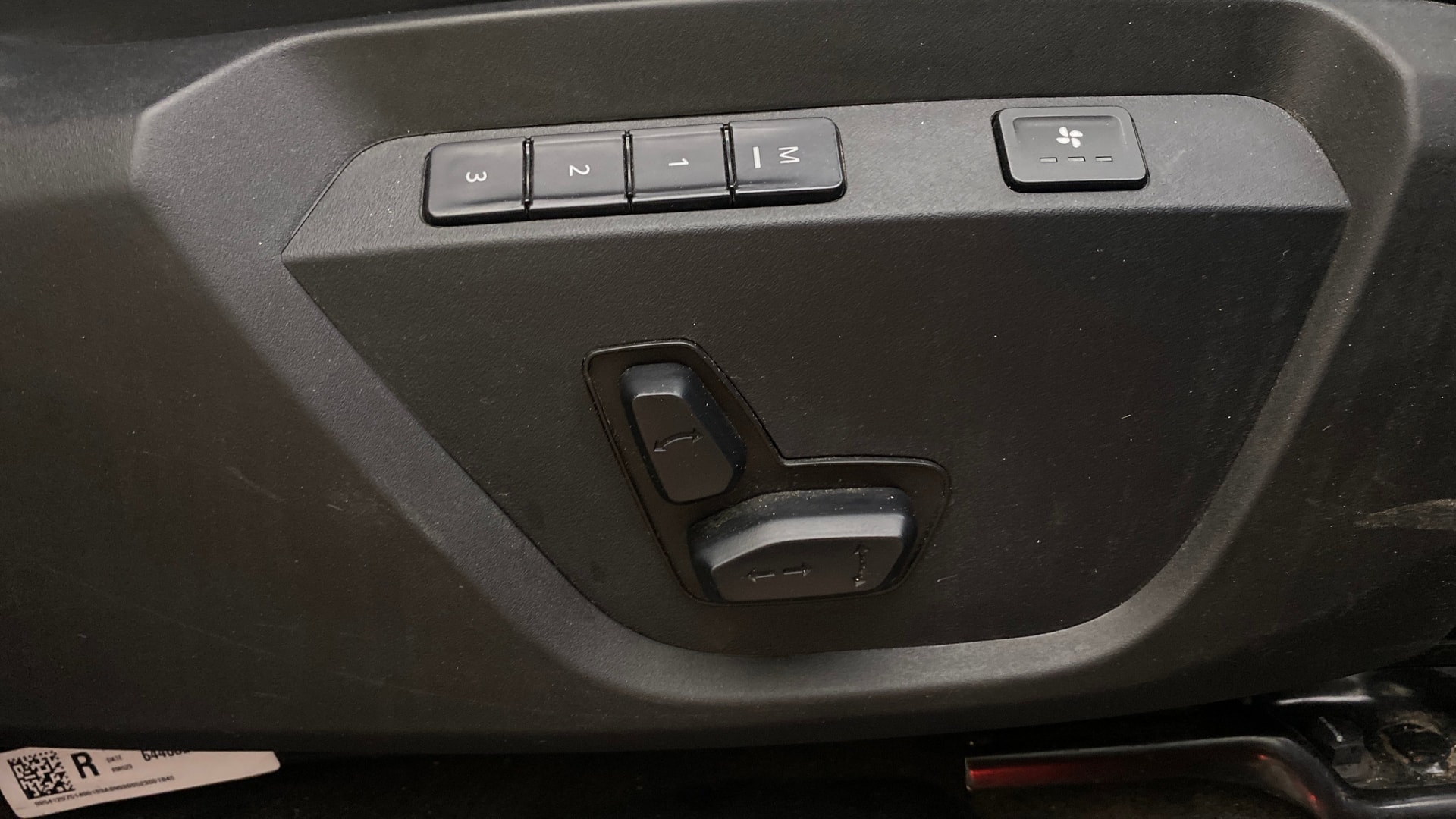 View 2024 Tata Safari XZA Plus Option Dark Image 11 Used 2024 Tata Safari XZA Plus Option Dark Image 11