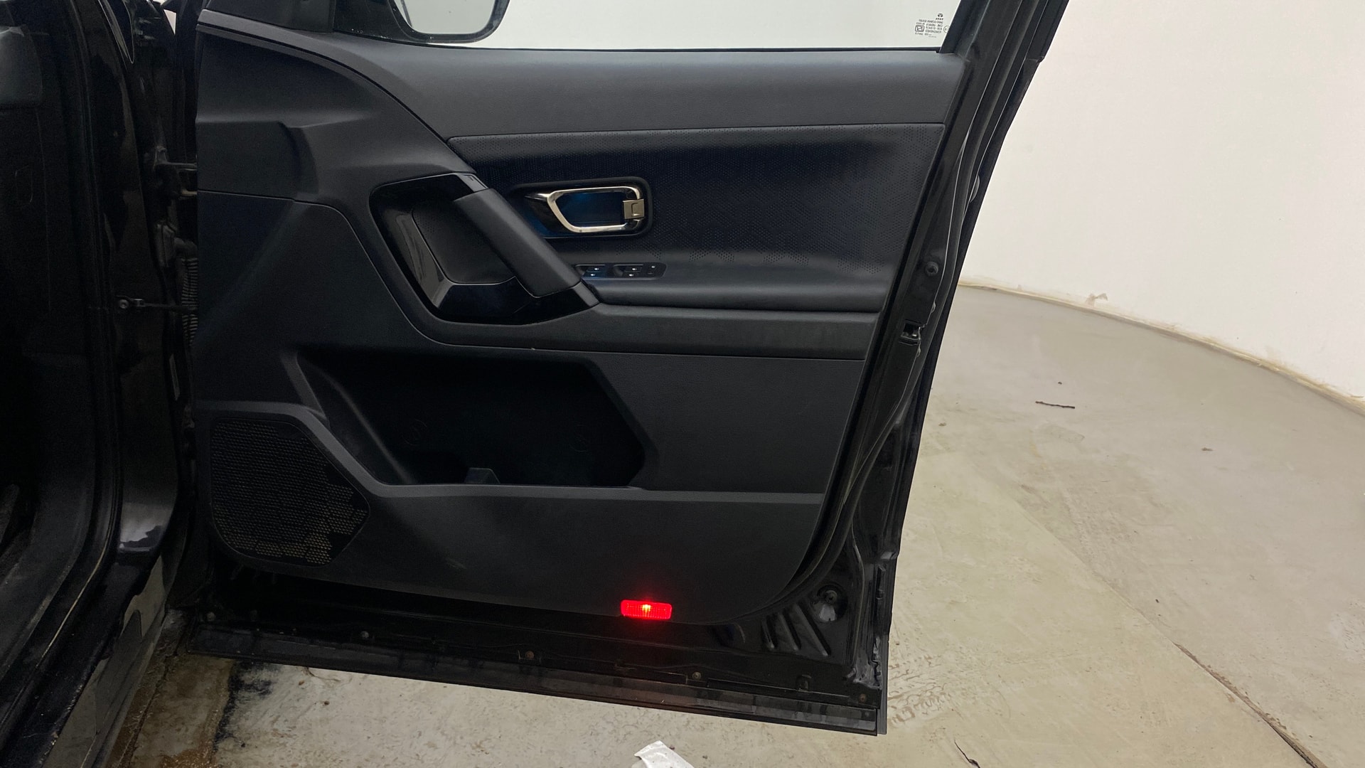 View 2024 Tata Safari XZA Plus Option Dark Image 40 Used 2024 Tata Safari XZA Plus Option Dark Image 40