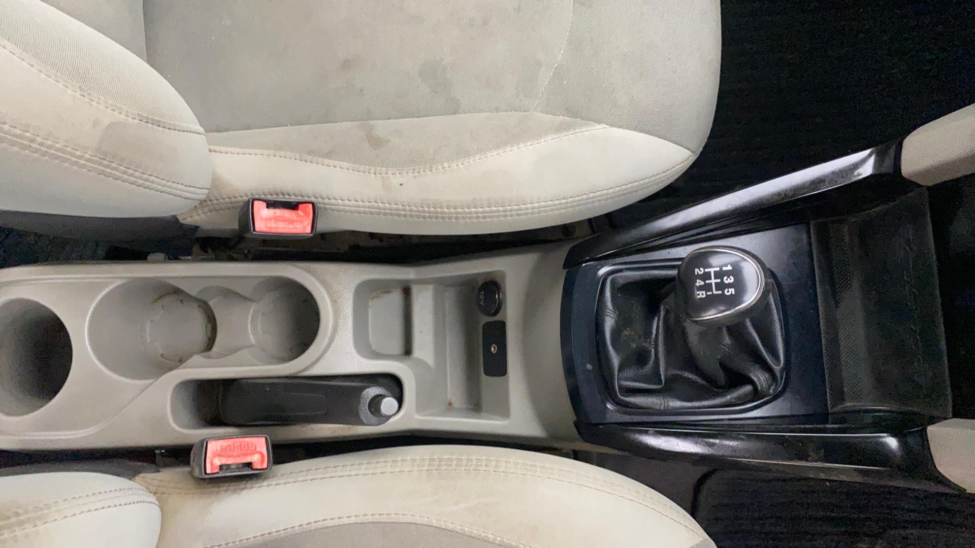 View 2016 Ford EcoSport 1.5 TDCi Diesel Ambiente BS IV Image 37 Used 2016 Ford EcoSport 1.5 TDCi Diesel Ambiente BS IV Image 37