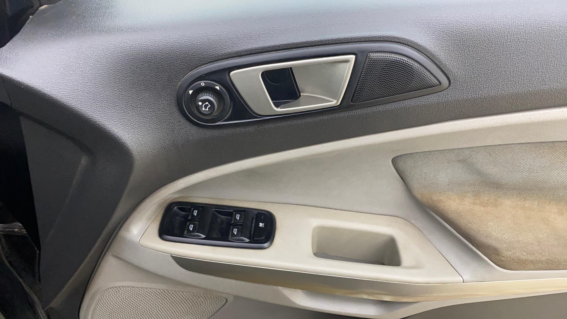 View 2016 Ford EcoSport 1.5 TDCi Diesel Ambiente BS IV Image 32 Used 2016 Ford EcoSport 1.5 TDCi Diesel Ambiente BS IV Image 32