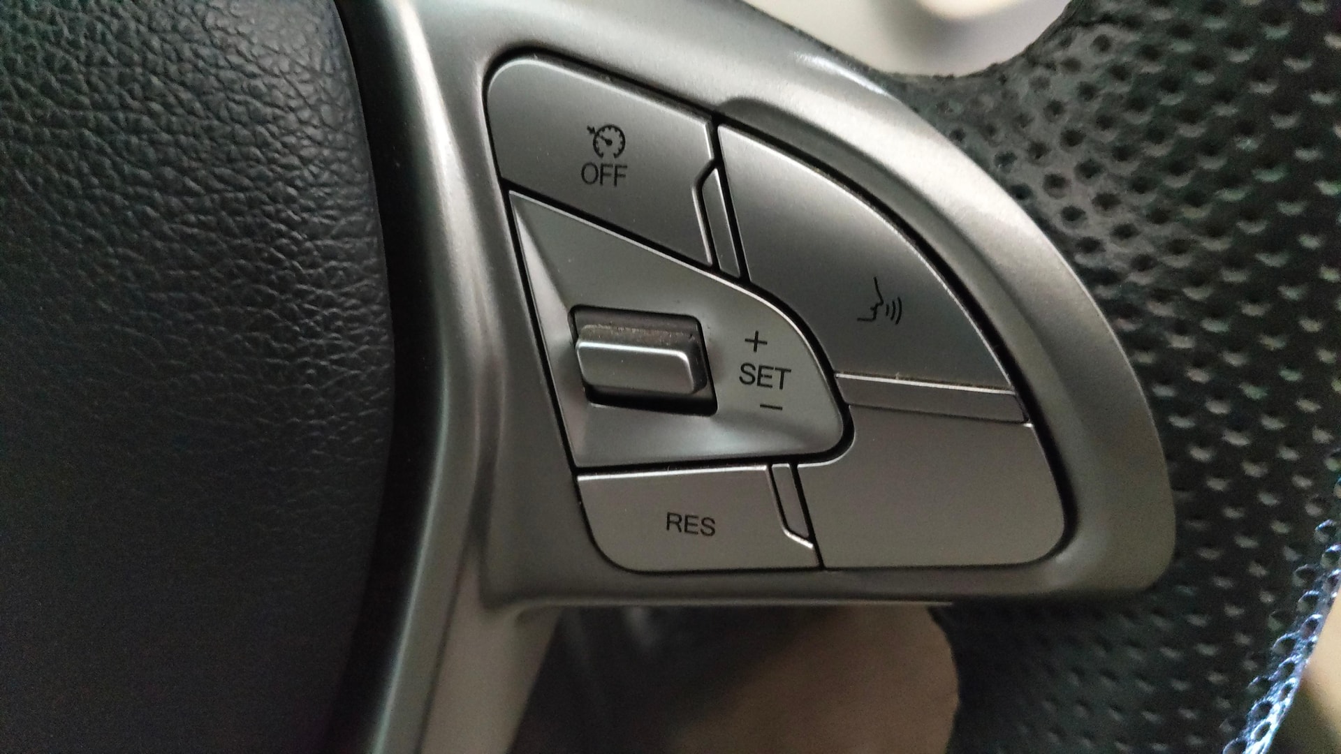 Used 2023 Mahindra XUV300 Used 2023 Mahindra XUV300