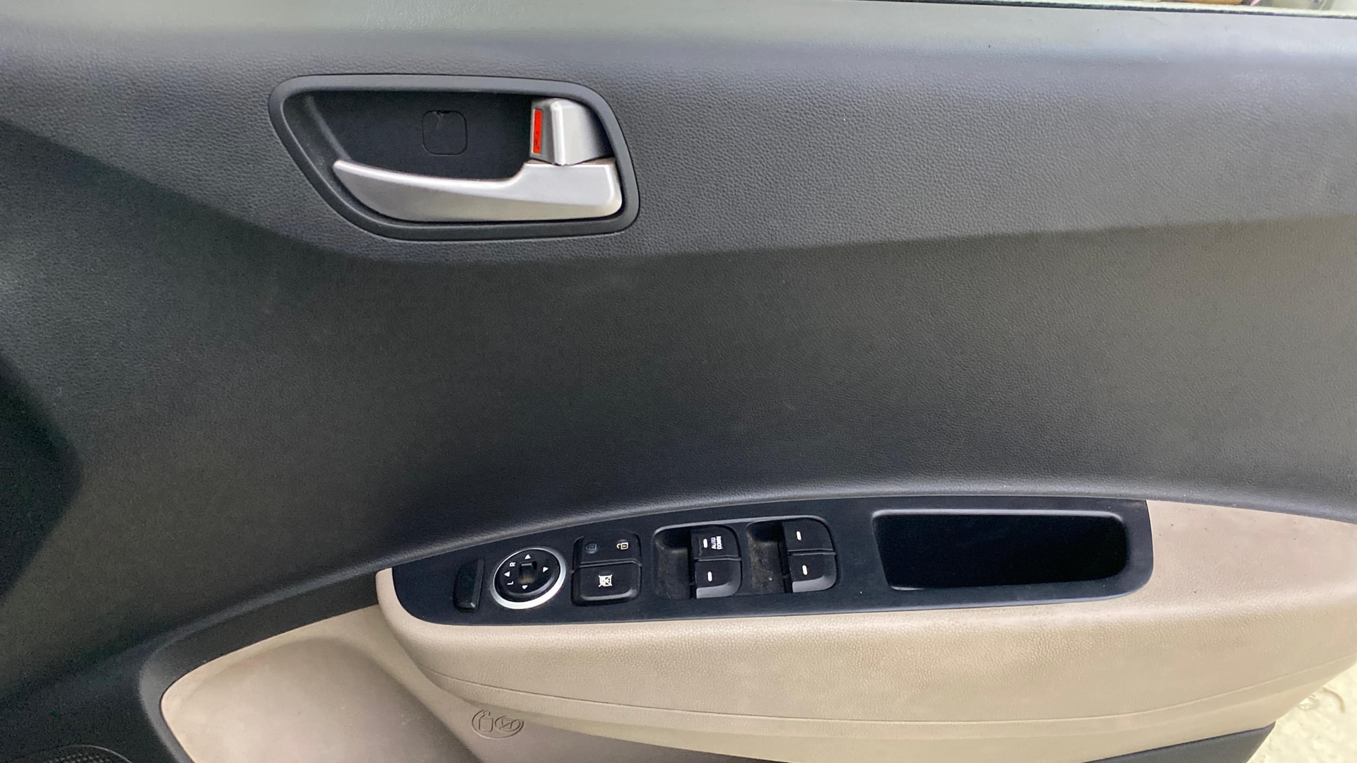 View 2016 Hyundai Grand i10 Sportz 1.2 Kappa Image 32 Used 2016 Hyundai Grand i10 Sportz 1.2 Kappa Image 32