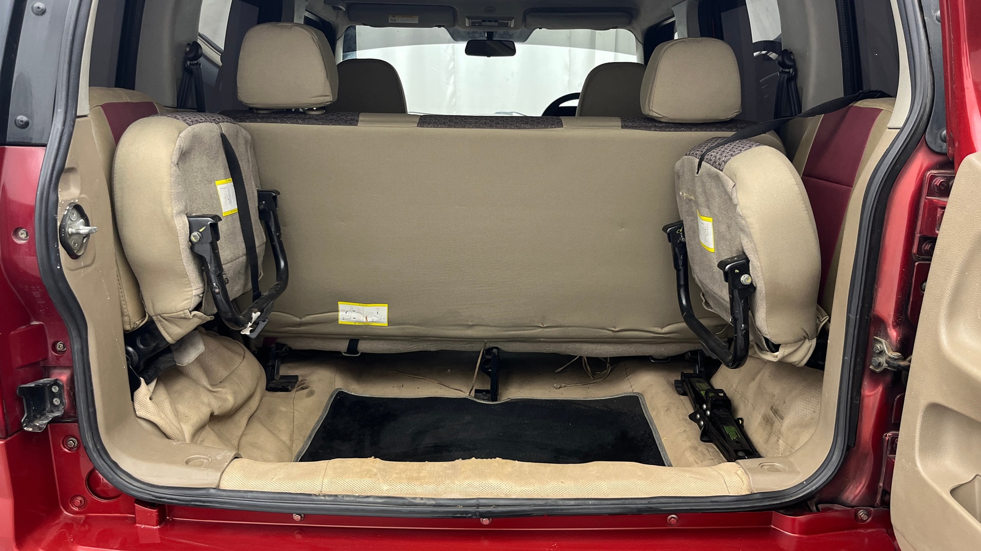 View 2017 Mahindra TUV300 T10 100HP Image 10 Used 2017 Mahindra TUV300 T10 100HP Image 10