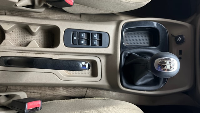 View Mahindra TUV300 Image 38 Used Mahindra TUV300 Image 38