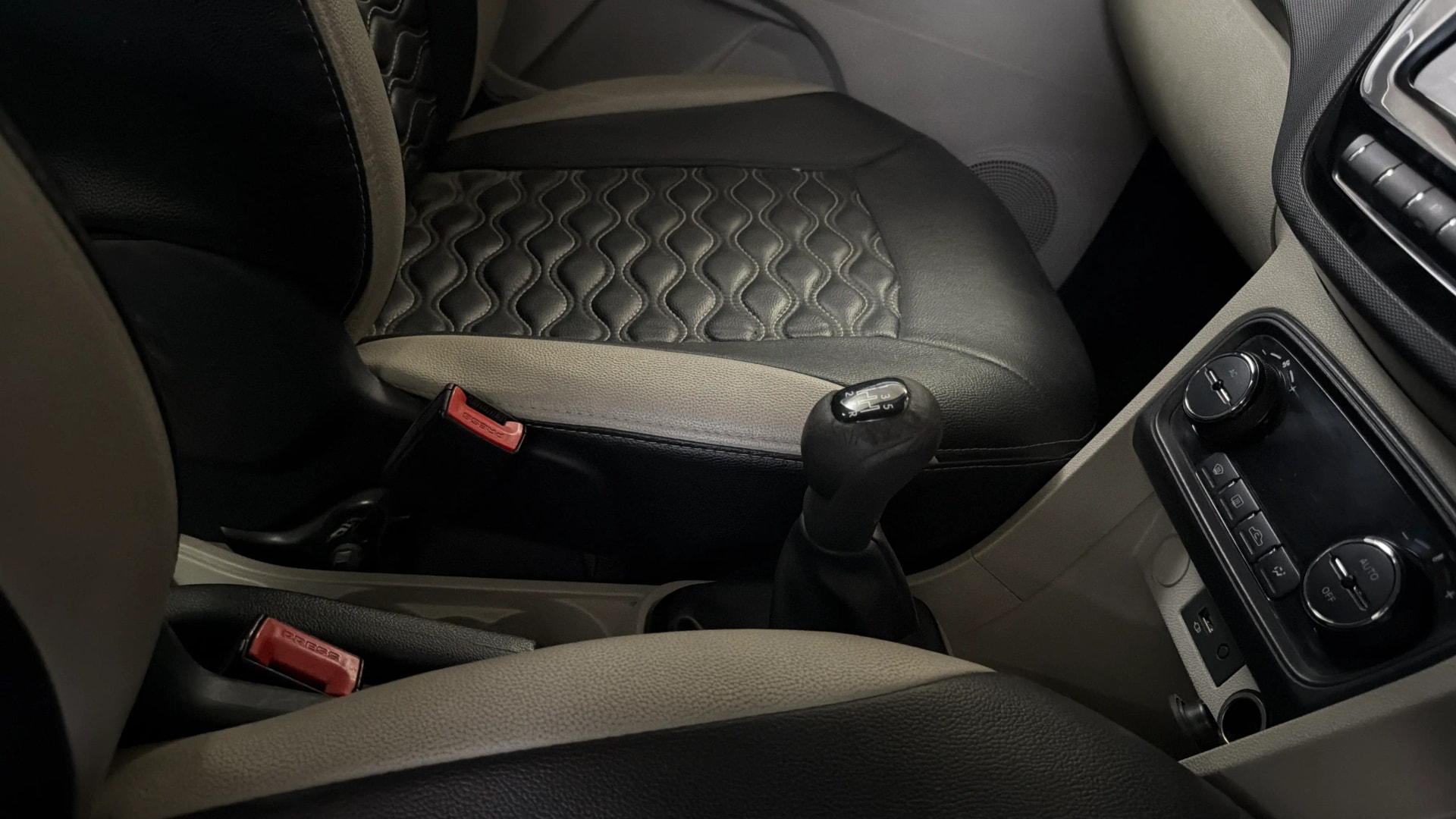 View 2022 Tata Tiago Revotorq XB Image 38 Used 2022 Tata Tiago Revotorq XB Image 38