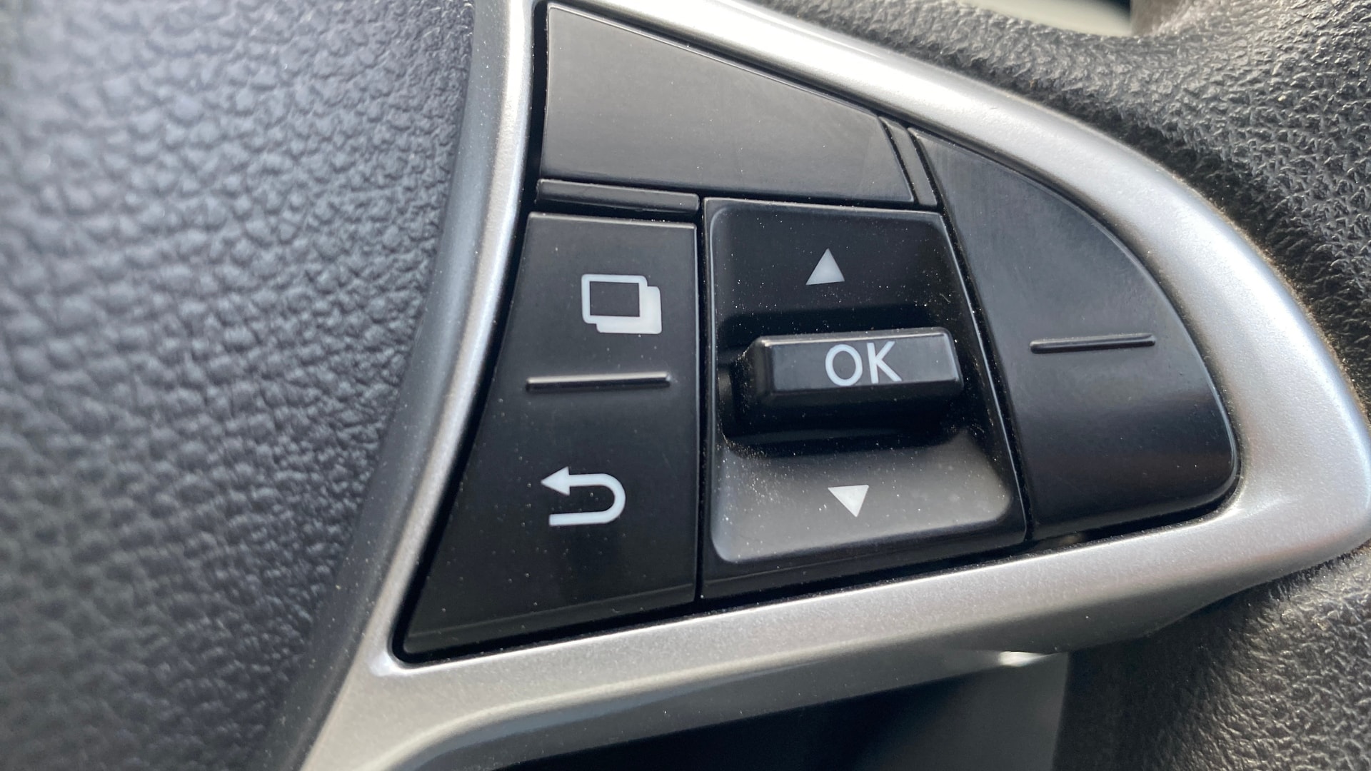 View 2024 Nissan Magnite XE Image 3 Used 2024 Nissan Magnite XE Image 3