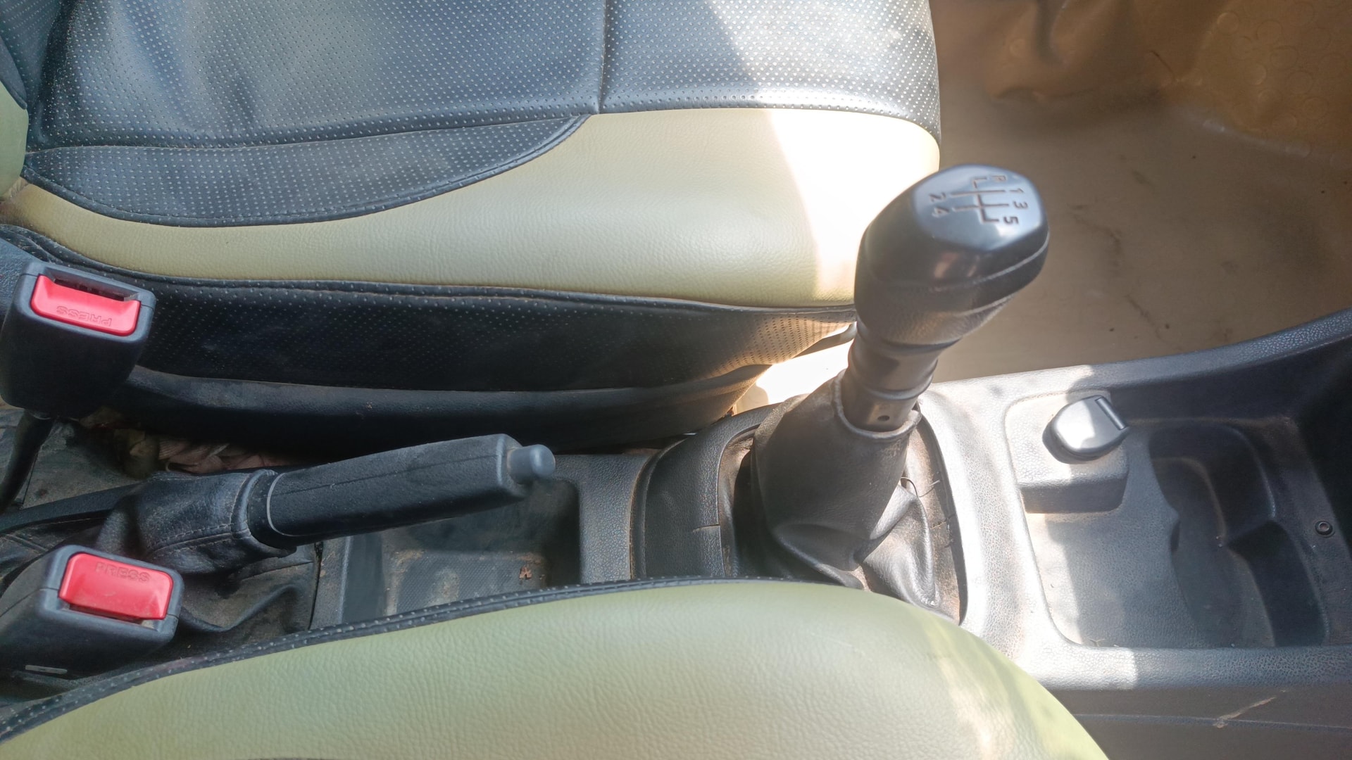 View 2016 Renault Kwid RXL 1.0 BS IV Image 37 Used 2016 Renault Kwid RXL 1.0 BS IV Image 37