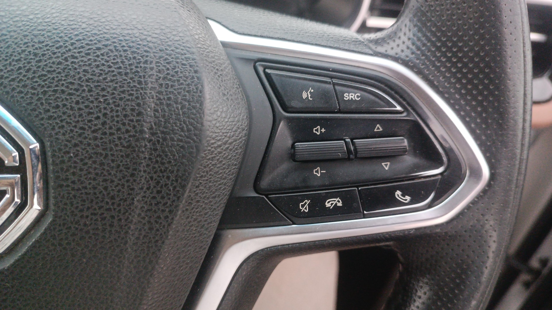 View 2024 MG Hector Plus Sharp Pro 7 Seater Diesel Image 3 Used 2024 MG Hector Plus Sharp Pro 7 Seater Diesel Image 3