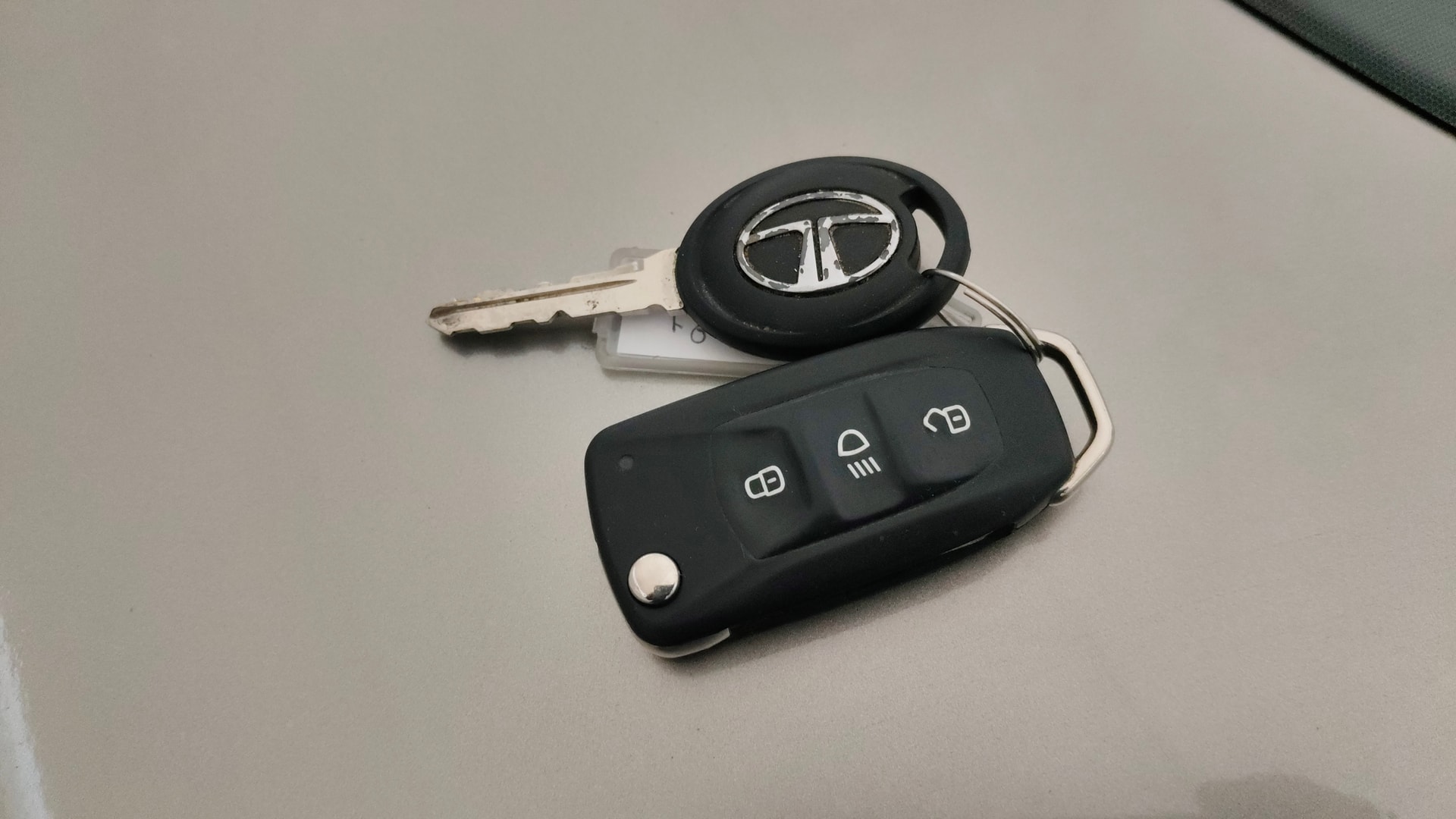View 2018 Tata Tigor XE Diesel Image 27 Used 2018 Tata Tigor XE Diesel Image 27