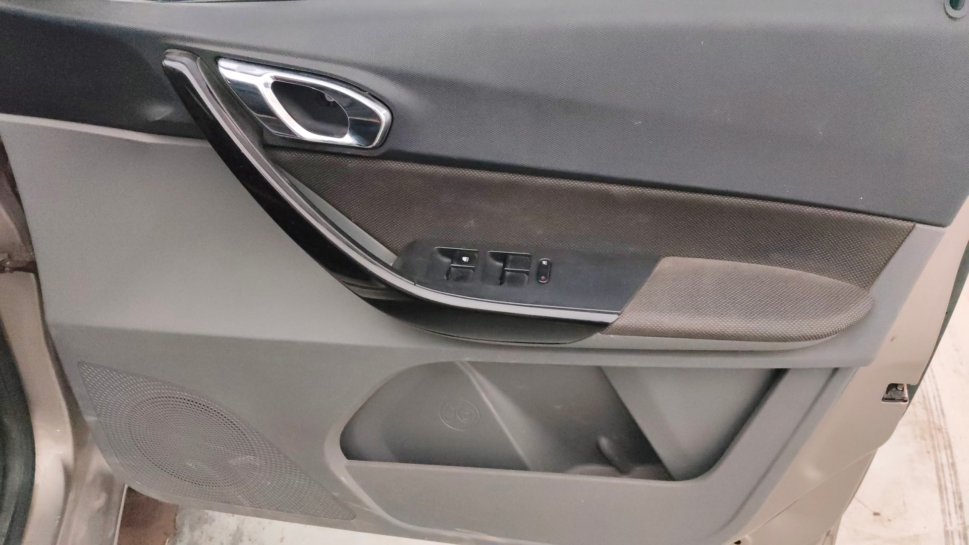 View 2018 Tata Tigor XE Diesel Image 33 Used 2018 Tata Tigor XE Diesel Image 33