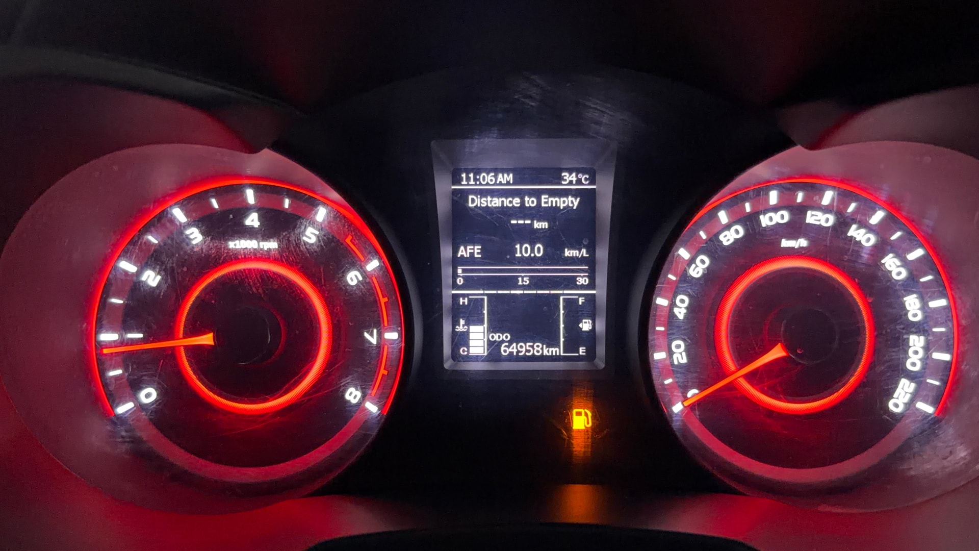 View 2019 Mahindra XUV300 W4 Petrol BS IV Image 36 Used 2019 Mahindra XUV300 W4 Petrol BS IV Image 36