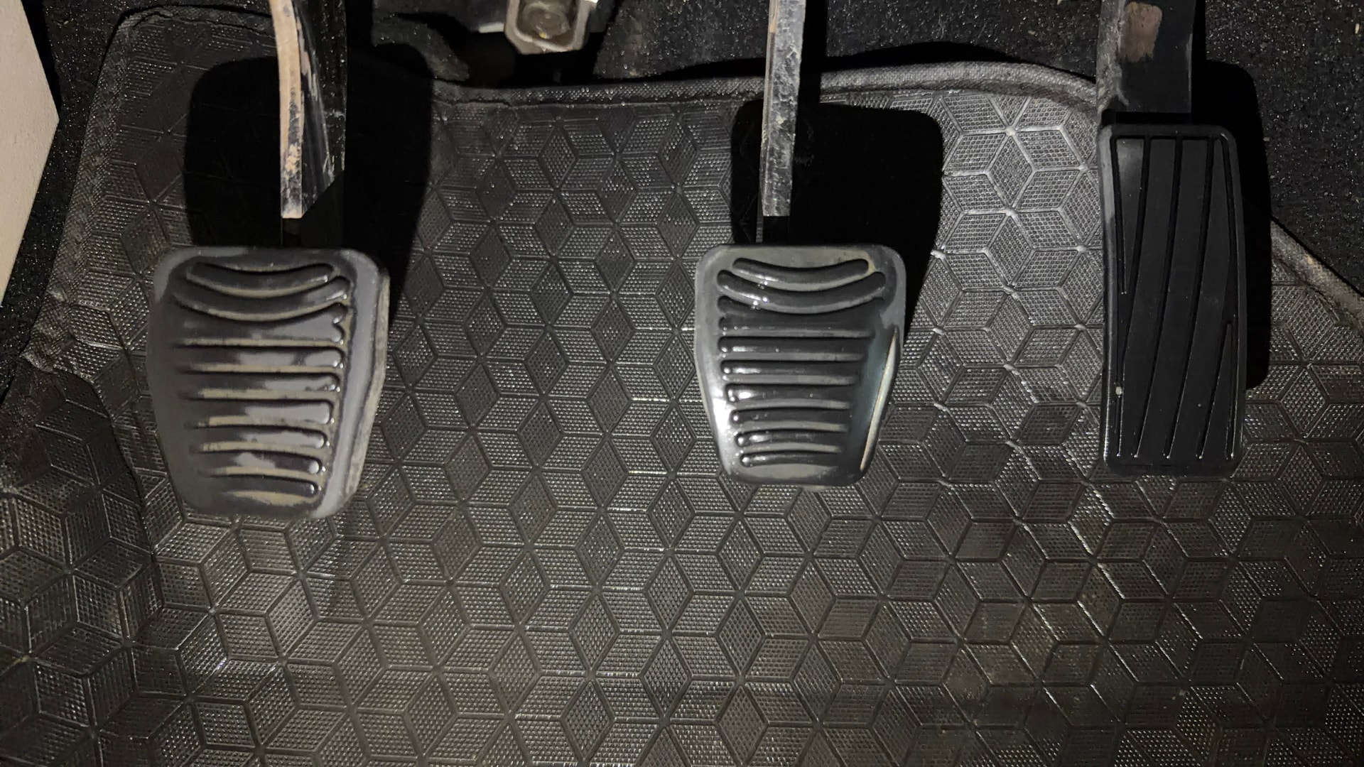 View 2019 Mahindra XUV300 W4 Petrol BS IV Image 10 Used 2019 Mahindra XUV300 W4 Petrol BS IV Image 10