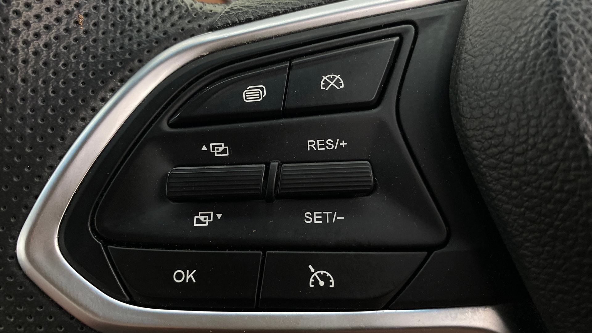 View 2021 MG Hector Plus Sharp CVT Petrol Image 3 Used 2021 MG Hector Plus Sharp CVT Petrol Image 3