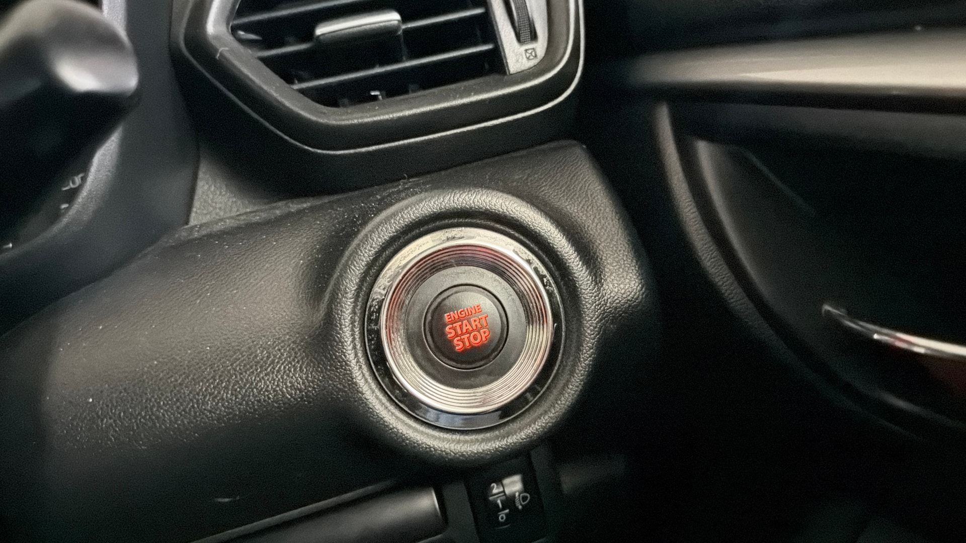 View 2022 Toyota Urban Cruiser Hyryder V AT 2WD NEODRIVE Image 35 Used 2022 Toyota Urban Cruiser Hyryder V AT 2WD NEODRIVE Image 35
