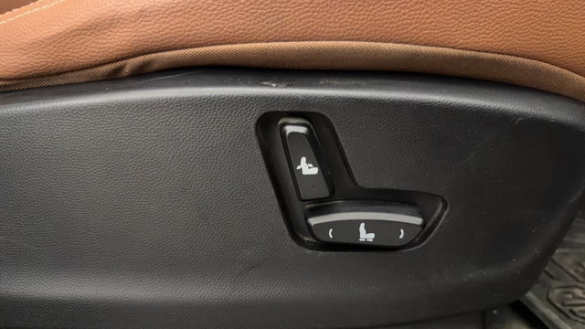 View MG Hector Plus Image 12 Used MG Hector Plus Image 12