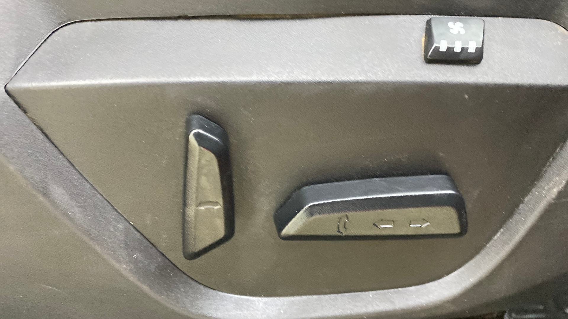 View 2022 Tata Harrier XE Image 11 Used 2022 Tata Harrier XE Image 11