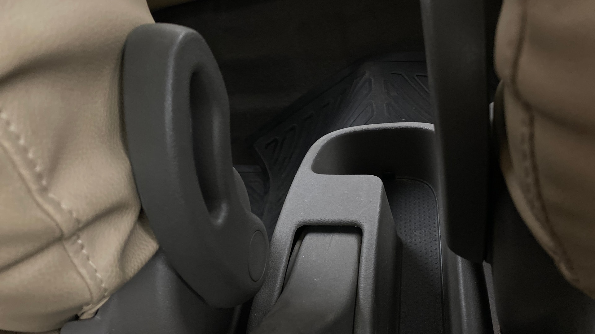 View 2014 Hyundai i10 1.2 Asta MT Image 18 Used 2014 Hyundai i10 1.2 Asta MT Image 18