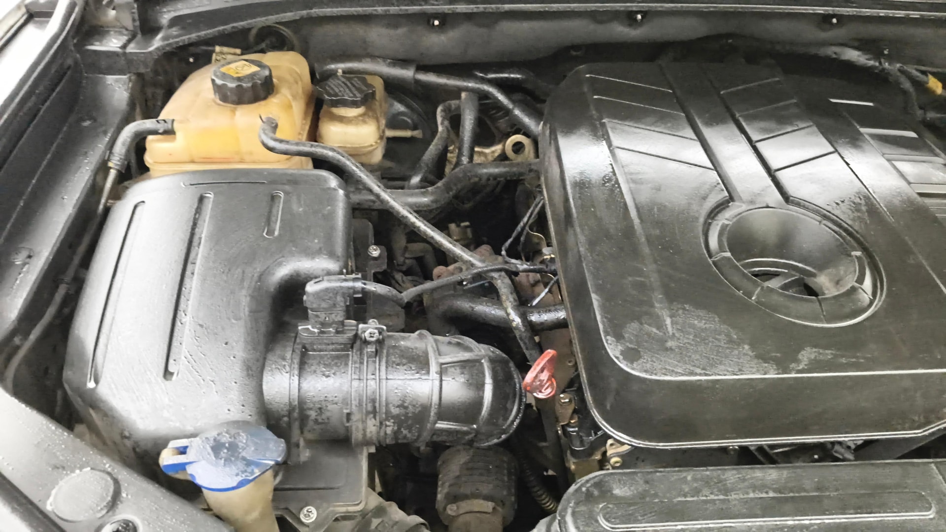 View 2019 Mahindra Alturas G4 4WD AT Image 27 Used 2019 Mahindra Alturas G4 4WD AT Image 27