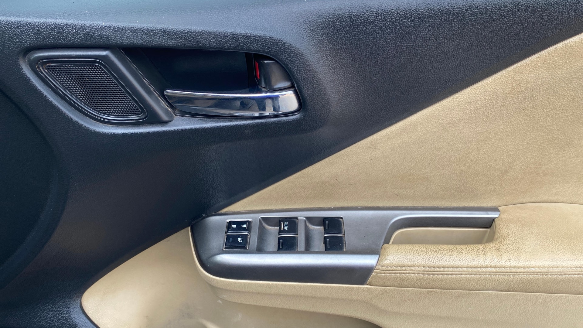 View 2015 Honda City ZX MT Diesel Anniversary Edition Image 35 Used 2015 Honda City ZX MT Diesel Anniversary Edition Image 35