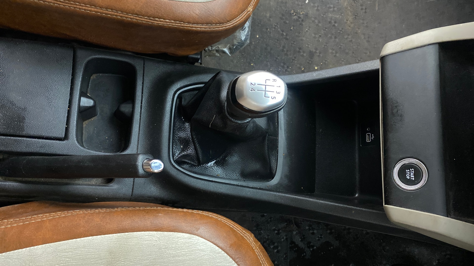 View 2020 Renault Triber RXZ Image 40 Used 2020 Renault Triber RXZ Image 40