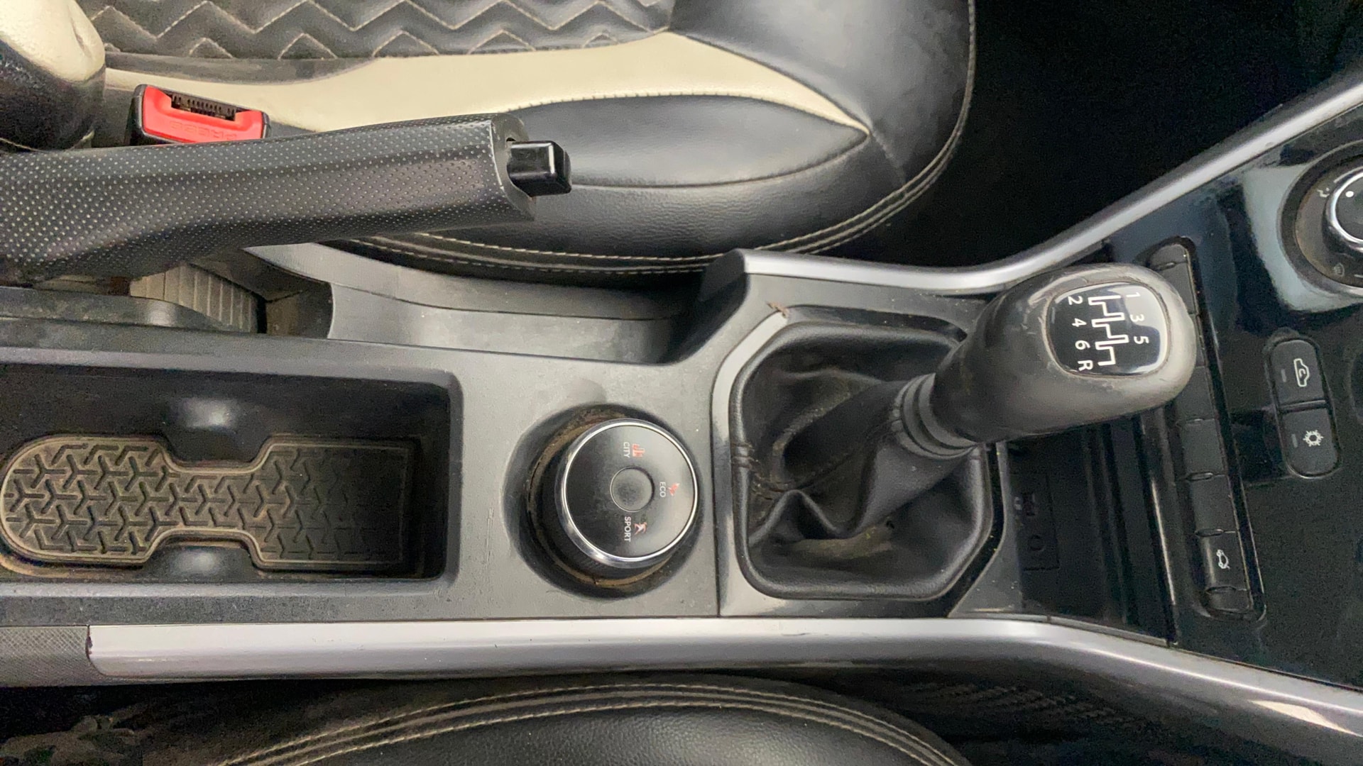 View 2022 Tata Nexon Revotron XE Image 38 Used 2022 Tata Nexon Revotron XE Image 38