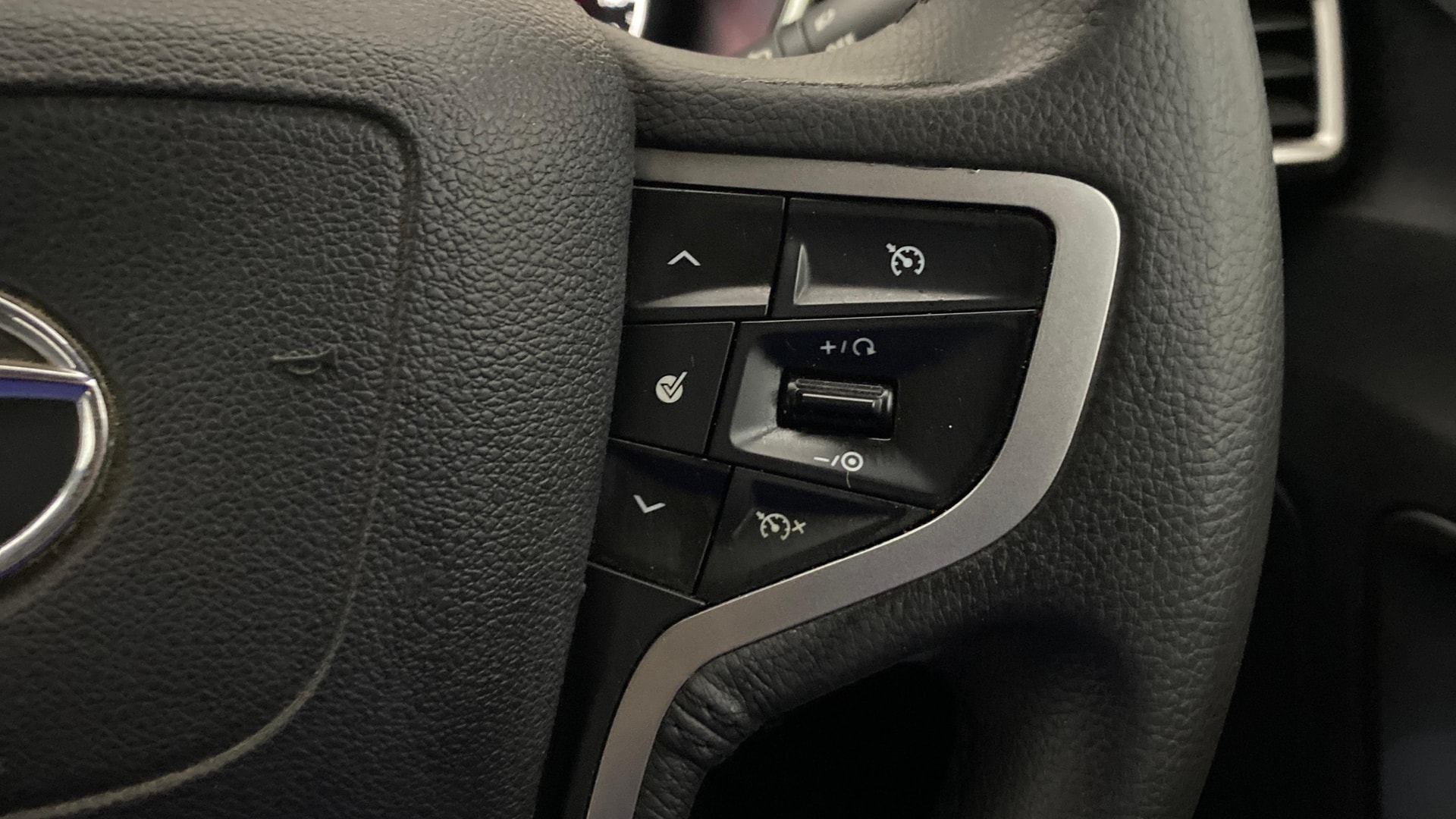 View 2020 Tata Harrier XE Image 3 Used 2020 Tata Harrier XE Image 3