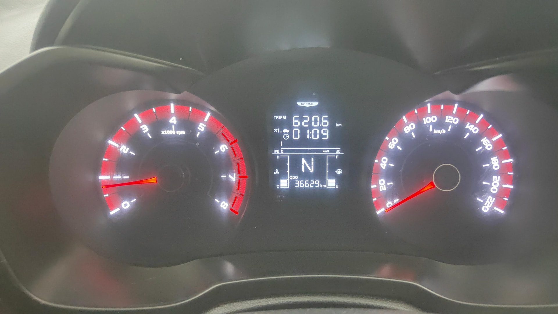 View 2019 Mahindra XUV300 W4 Petrol BS IV Image 19 Used 2019 Mahindra XUV300 W4 Petrol BS IV Image 19