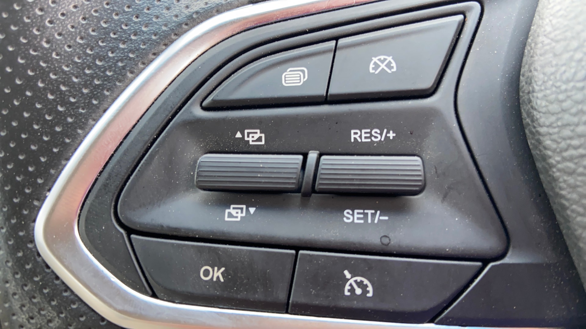 View 2023 MG Hector Sharp Diesel Image 3 Used 2023 MG Hector Sharp Diesel Image 3