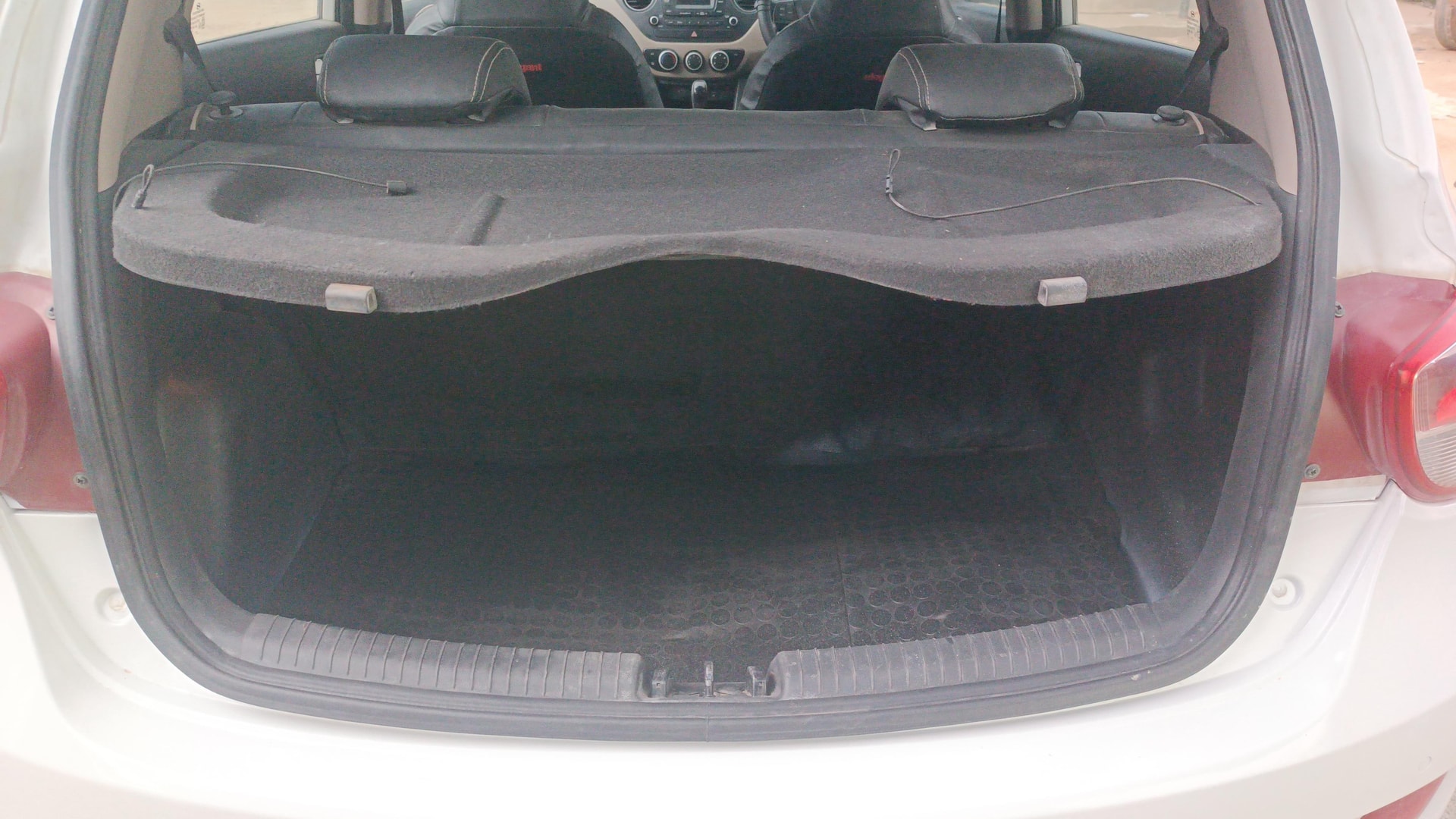 View 2015 Hyundai Grand i10 Asta AT 1.2 Kappa VTVT Image 6 Used 2015 Hyundai Grand i10 Asta AT 1.2 Kappa VTVT Image 6