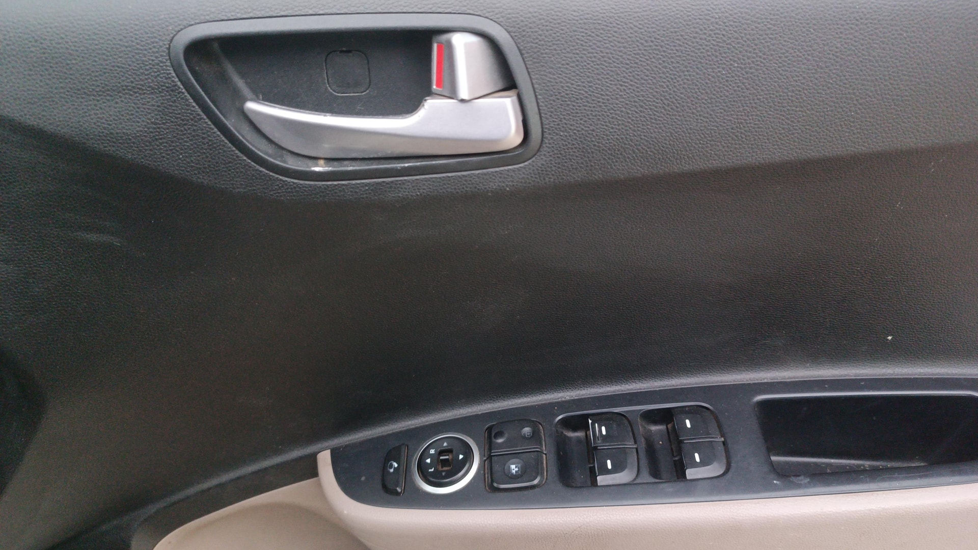 View 2015 Hyundai Grand i10 Asta AT 1.2 Kappa VTVT Image 38 Used 2015 Hyundai Grand i10 Asta AT 1.2 Kappa VTVT Image 38