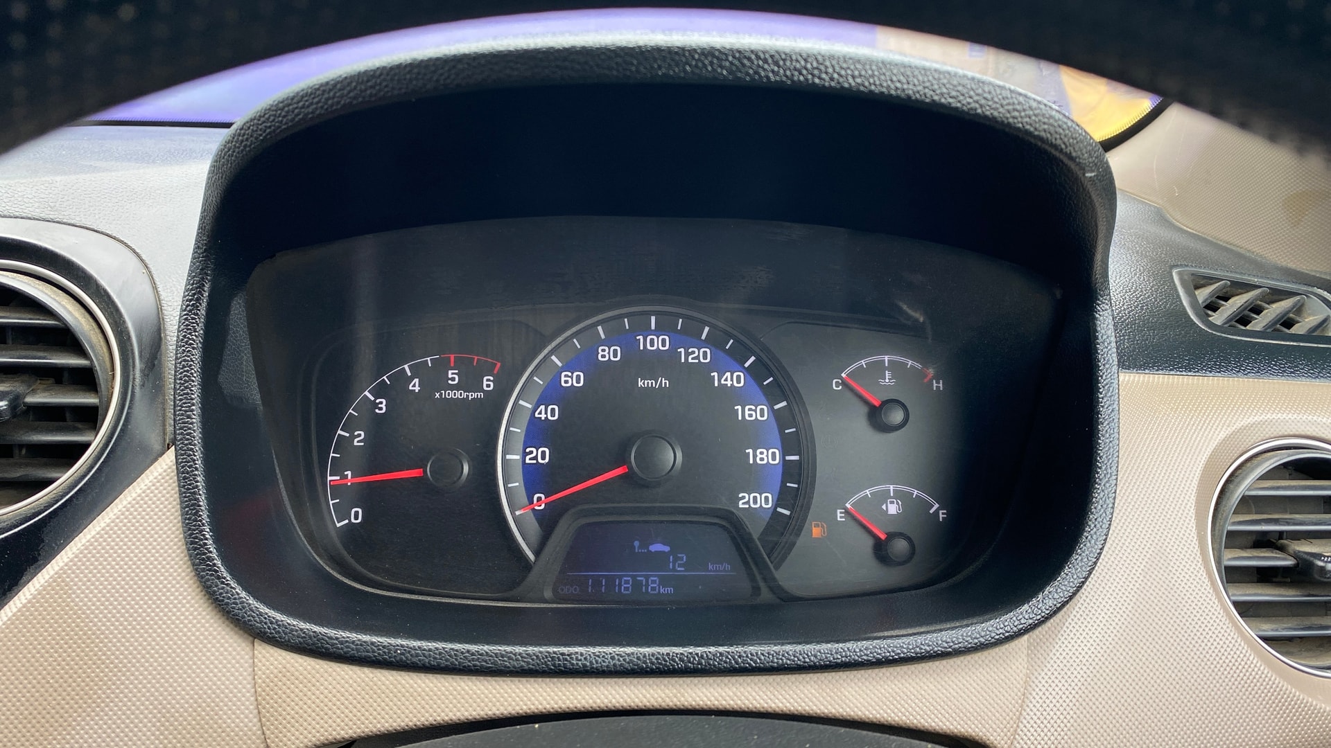 View 2016 Hyundai Xcent SX Diesel Image 37 Used 2016 Hyundai Xcent SX Diesel Image 37