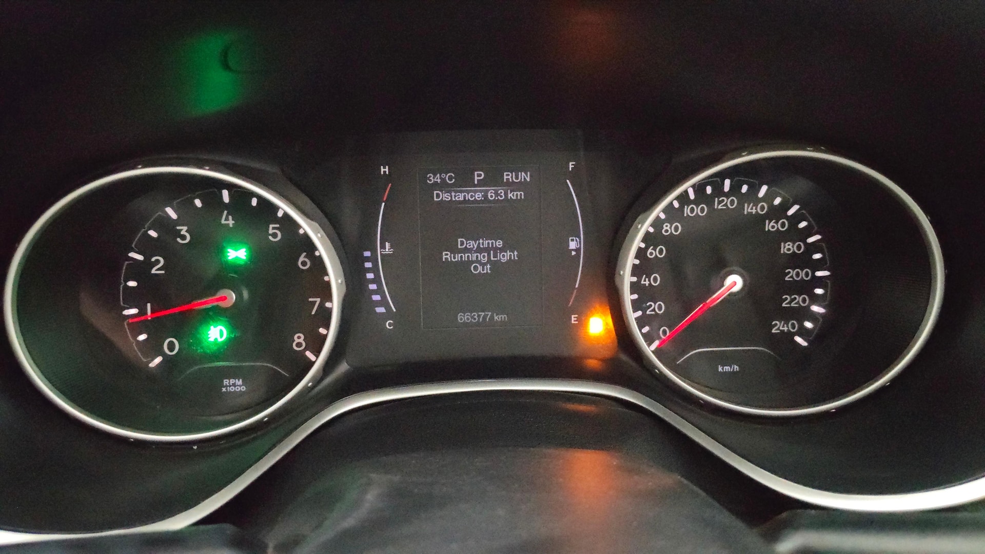 View 2018 Jeep Compass Limited 1.4 Multi AIR Petrol DDCT AT BS IV Image 20 Used 2018 Jeep Compass Limited 1.4 Multi AIR Petrol DDCT AT BS IV Image 20