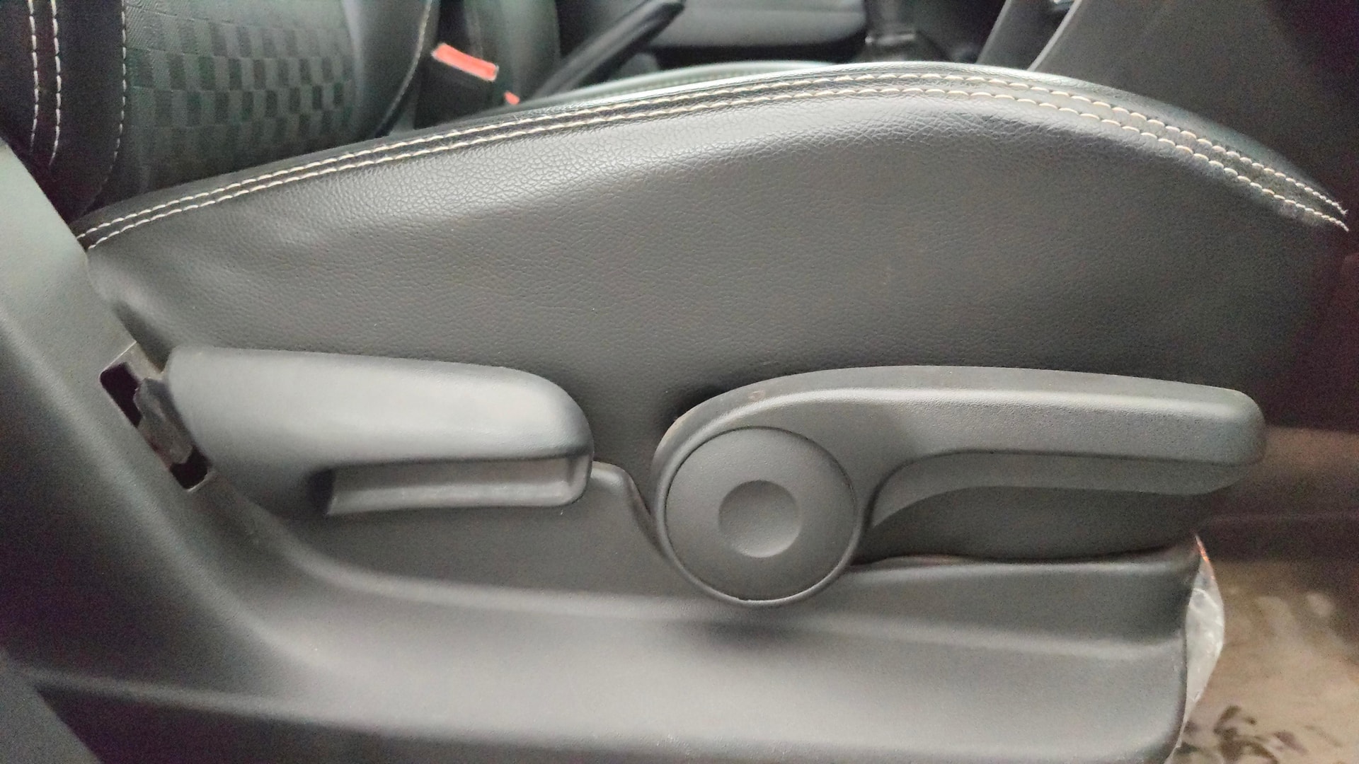 View 2022 Toyota Urban Cruiser High MT Image 11 Used 2022 Toyota Urban Cruiser High MT Image 11