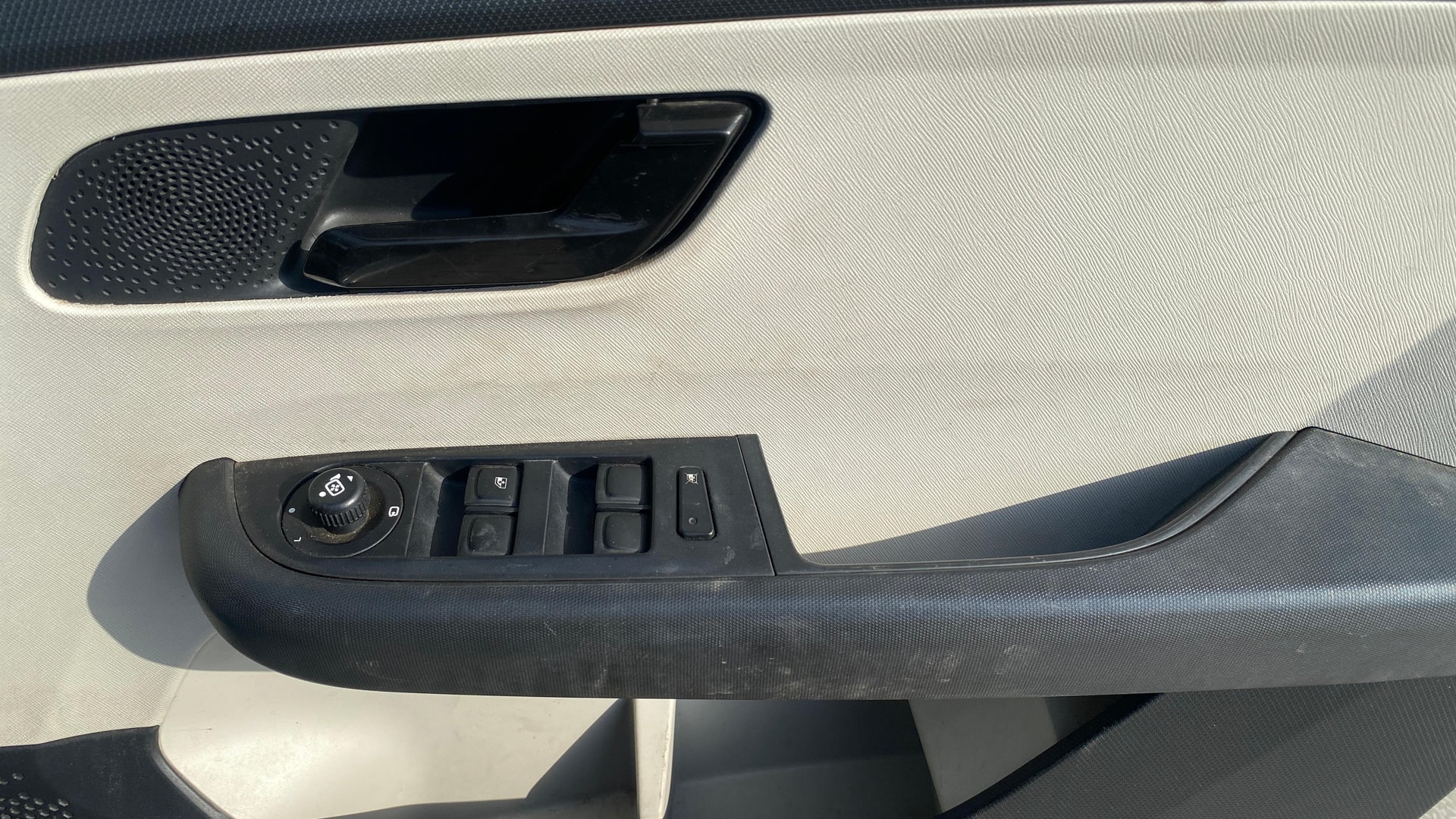 View 2021 Tata Altroz XM Plus Petrol Image 32 Used 2021 Tata Altroz XM Plus Petrol Image 32